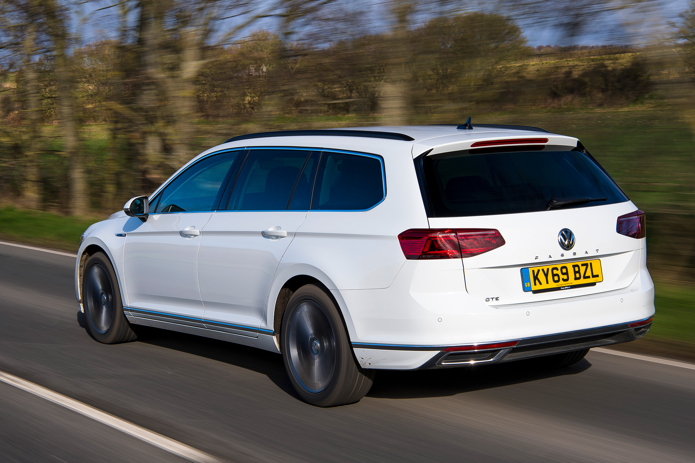 Volkswagen Passat GTE - rear tracking