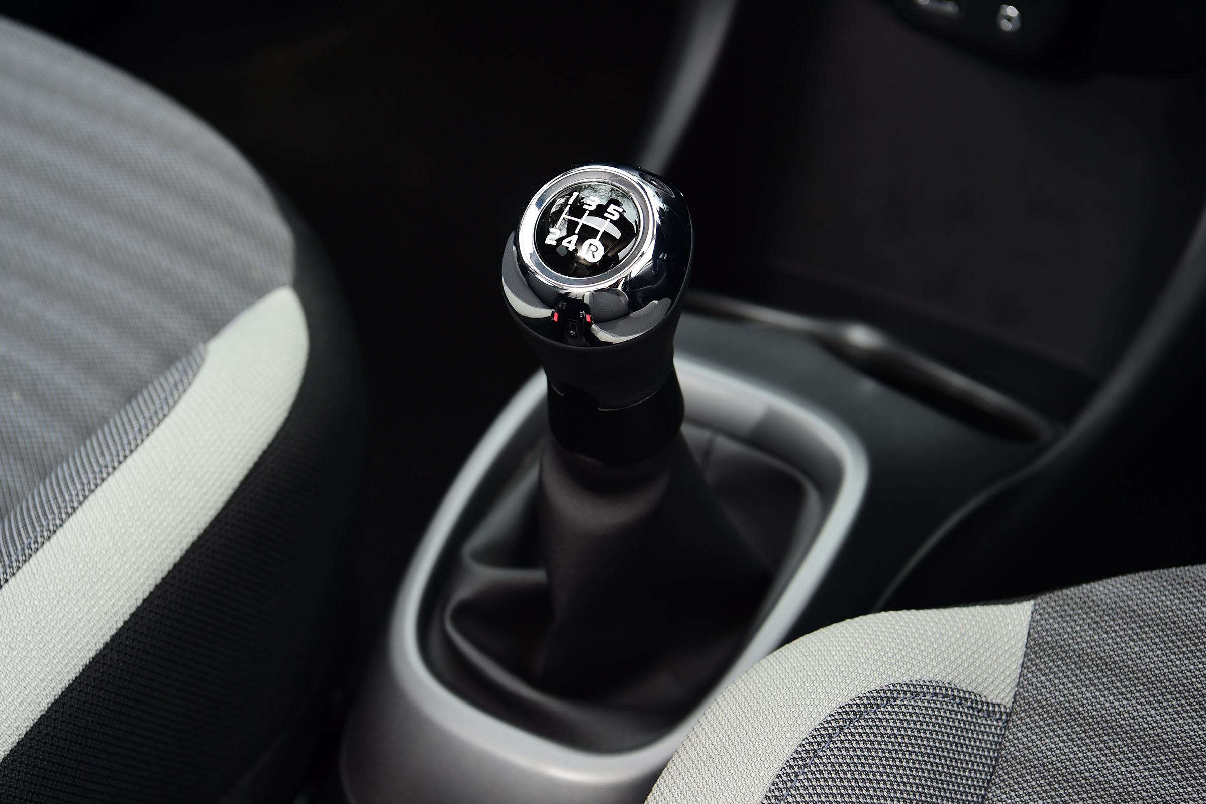 Toyota Aygo - gear lever