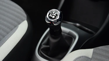 Toyota Aygo - gear lever