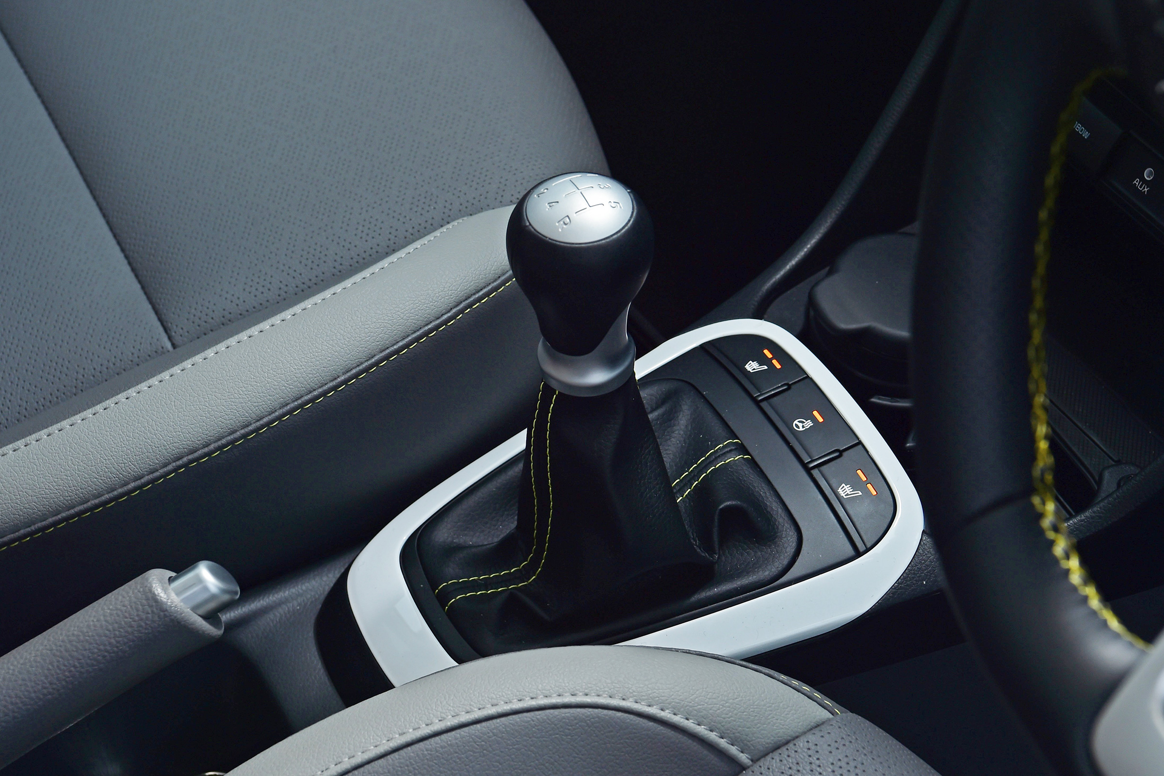 Kia Picanto - gear lever