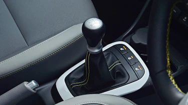 Kia Picanto - gear lever