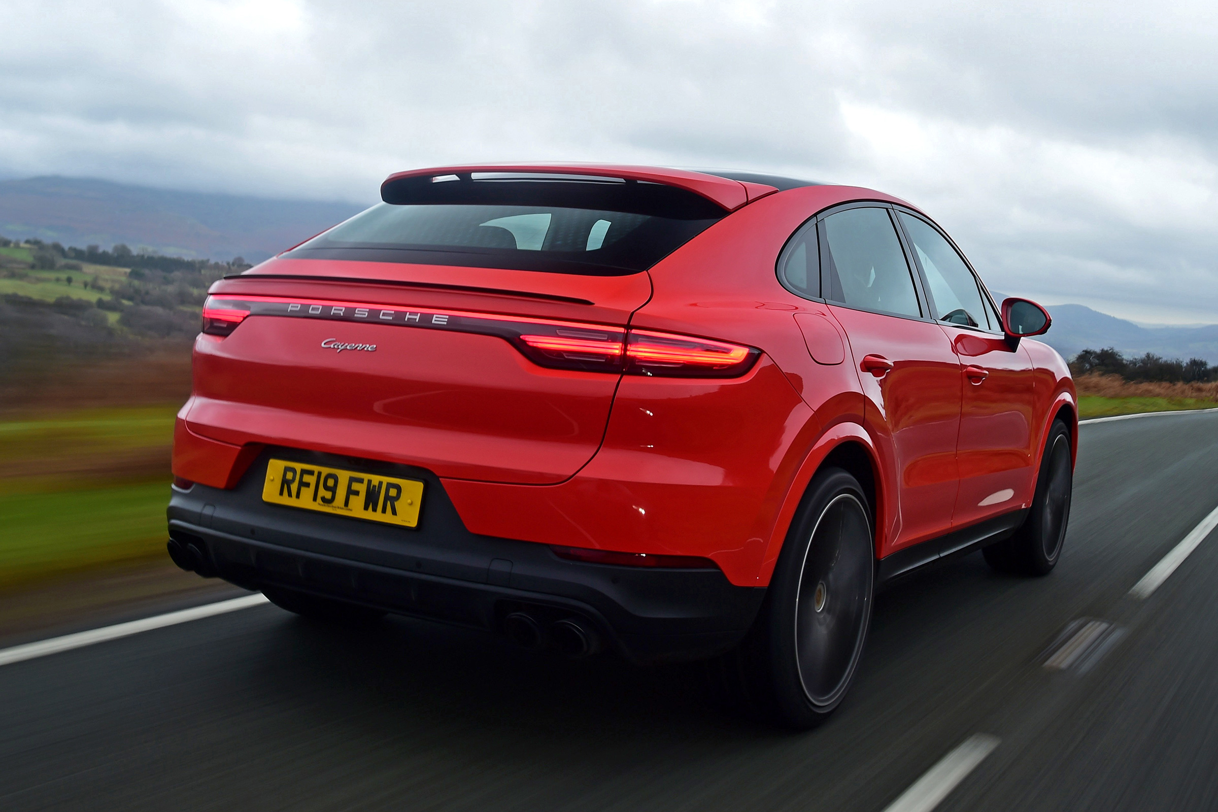Porsche Cayenne Coupe - rear tracking