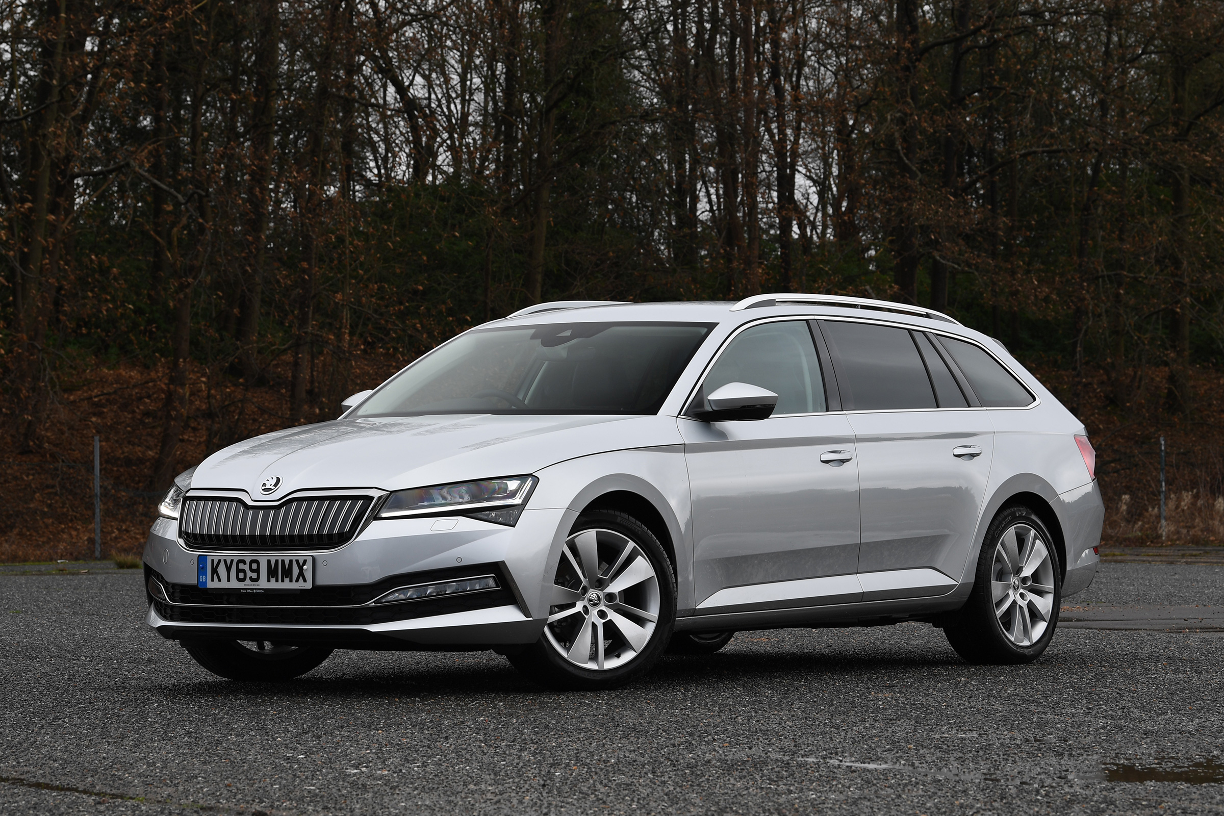 Skoda Superb iV - front static