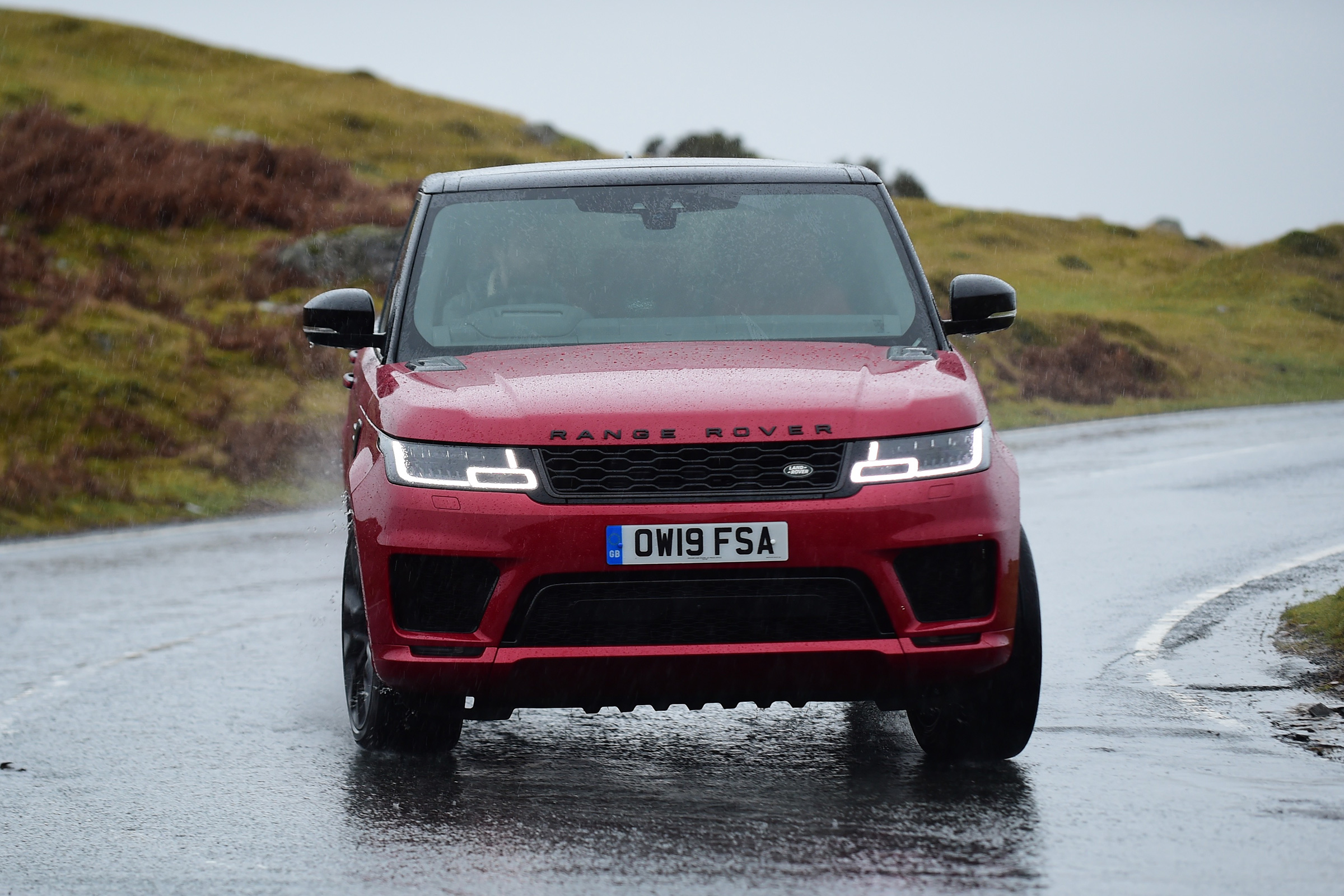 Range Rover HST - front cornering