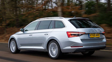 Skoda Superb iV - rear tracking