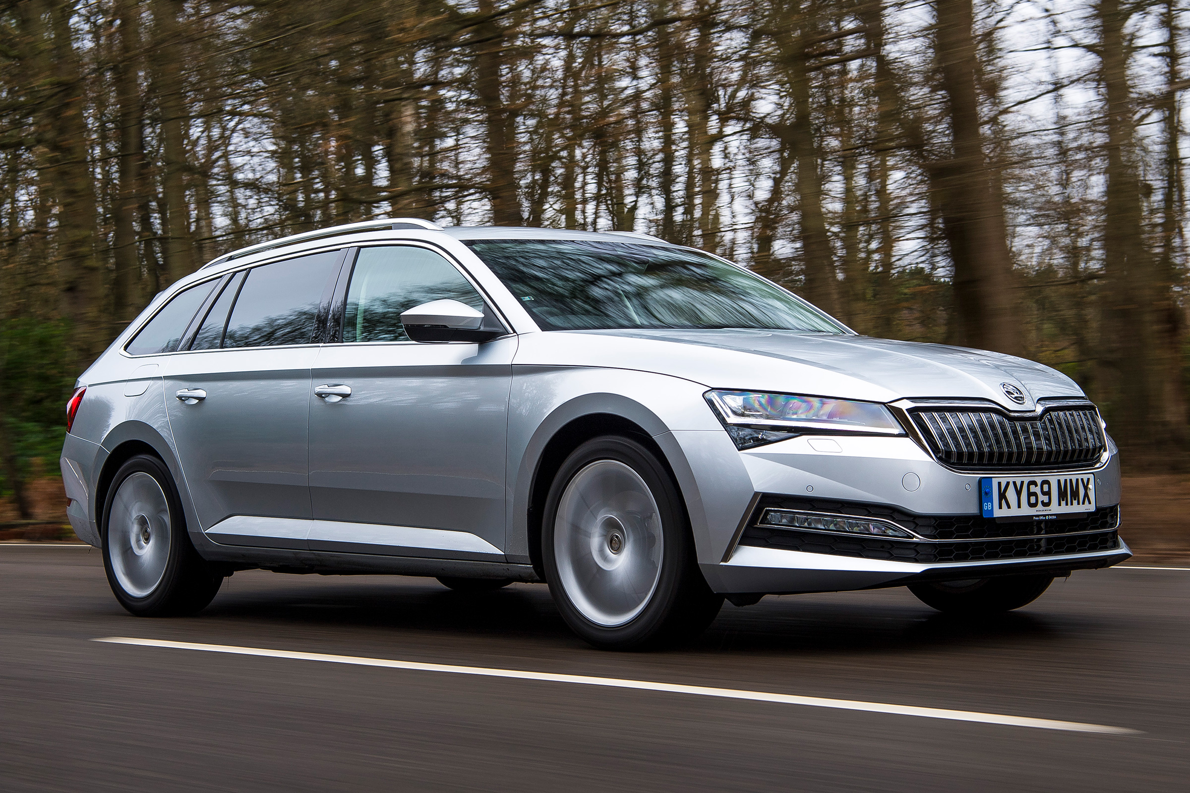 Skoda Superb iV - front tracking