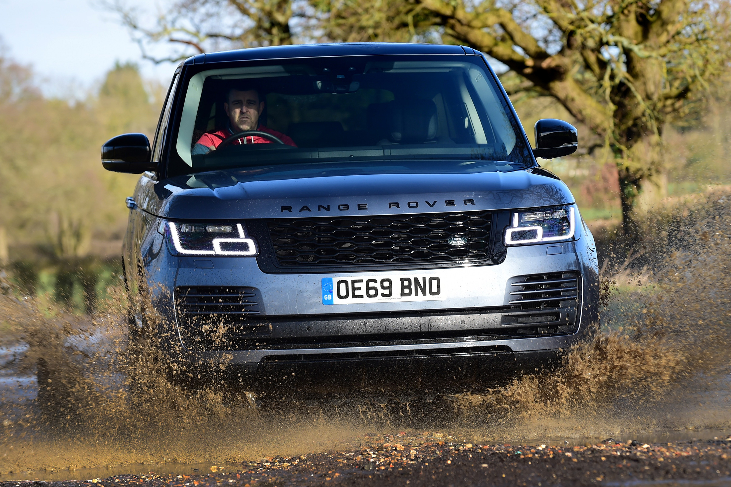 Range Rover P400 - big splash