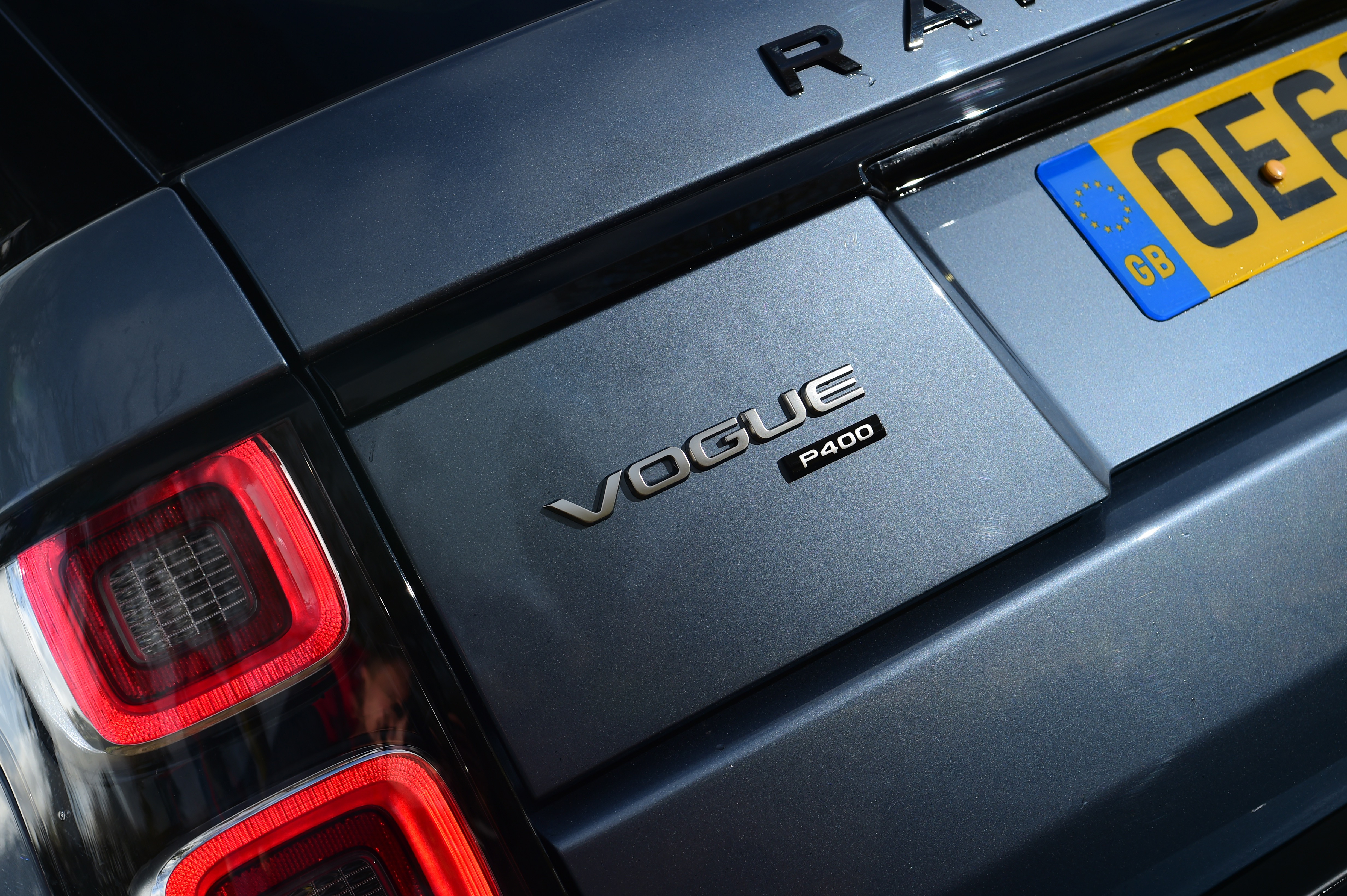 Range Rover P400 - badge