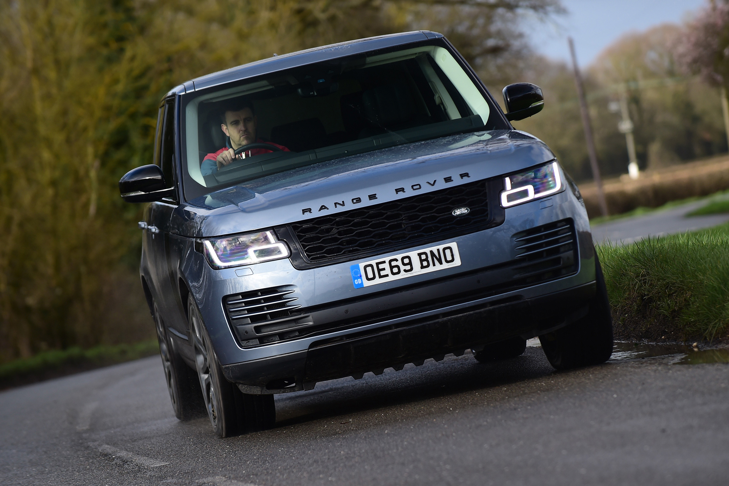 Range Rover P400 - front cornering