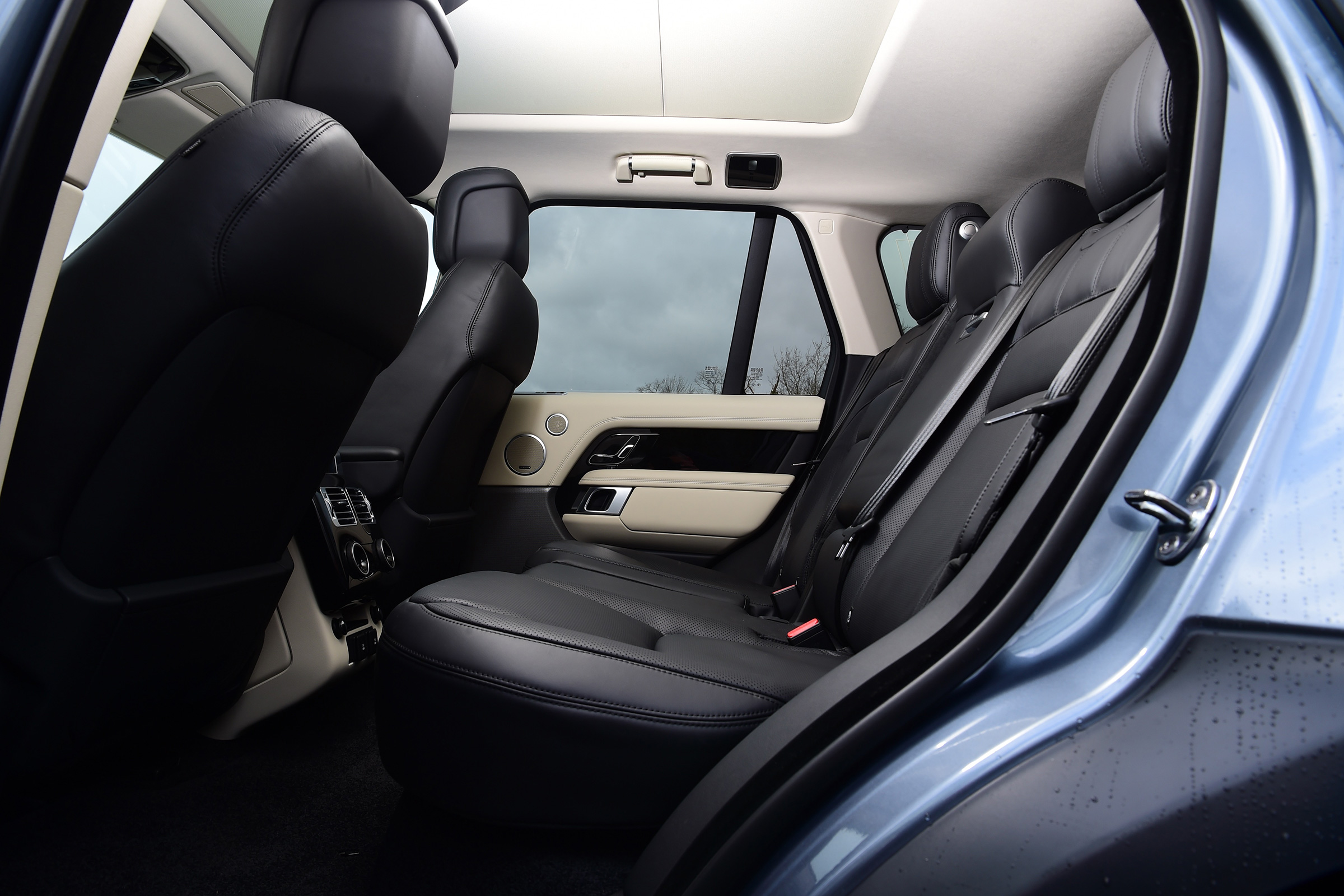 Range Rover P400 - rear seats