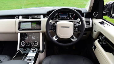 Range Rover P400 - interior