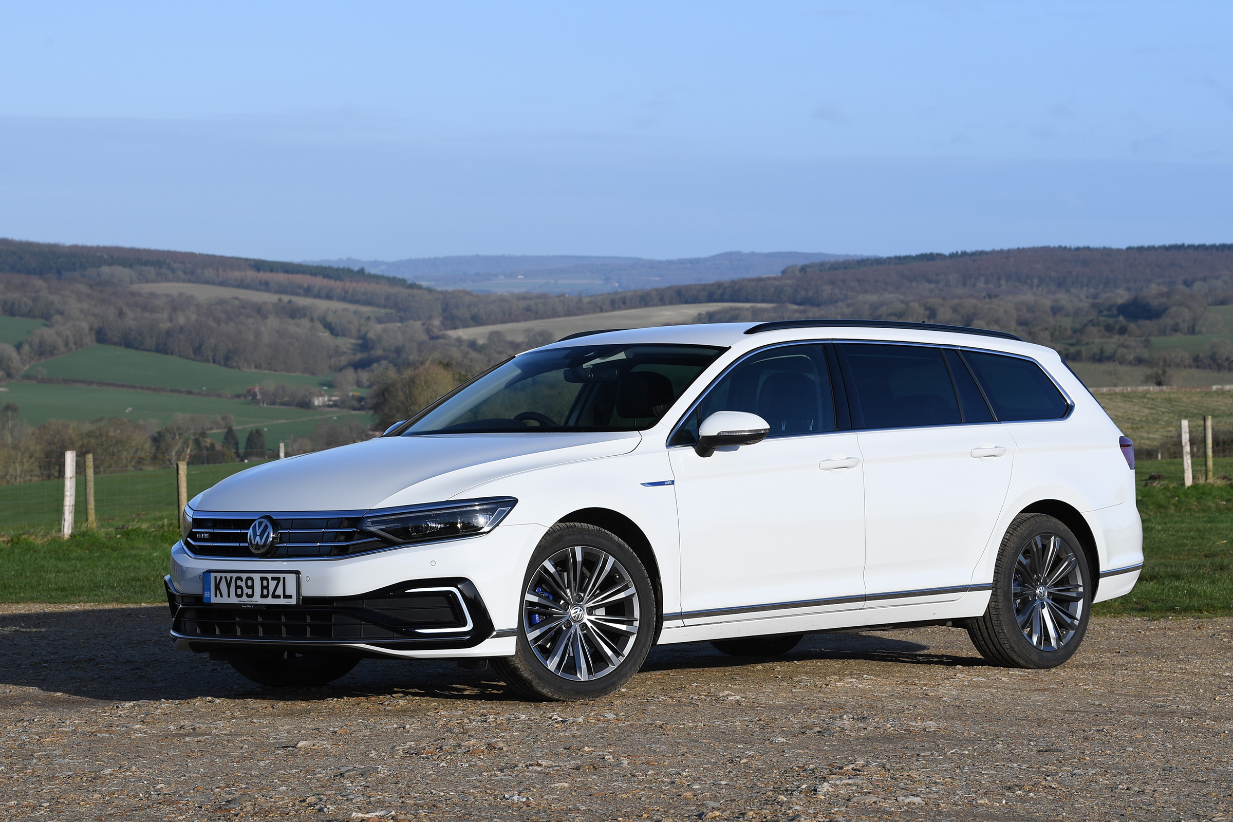 Volkswagen Passat GTE - front static