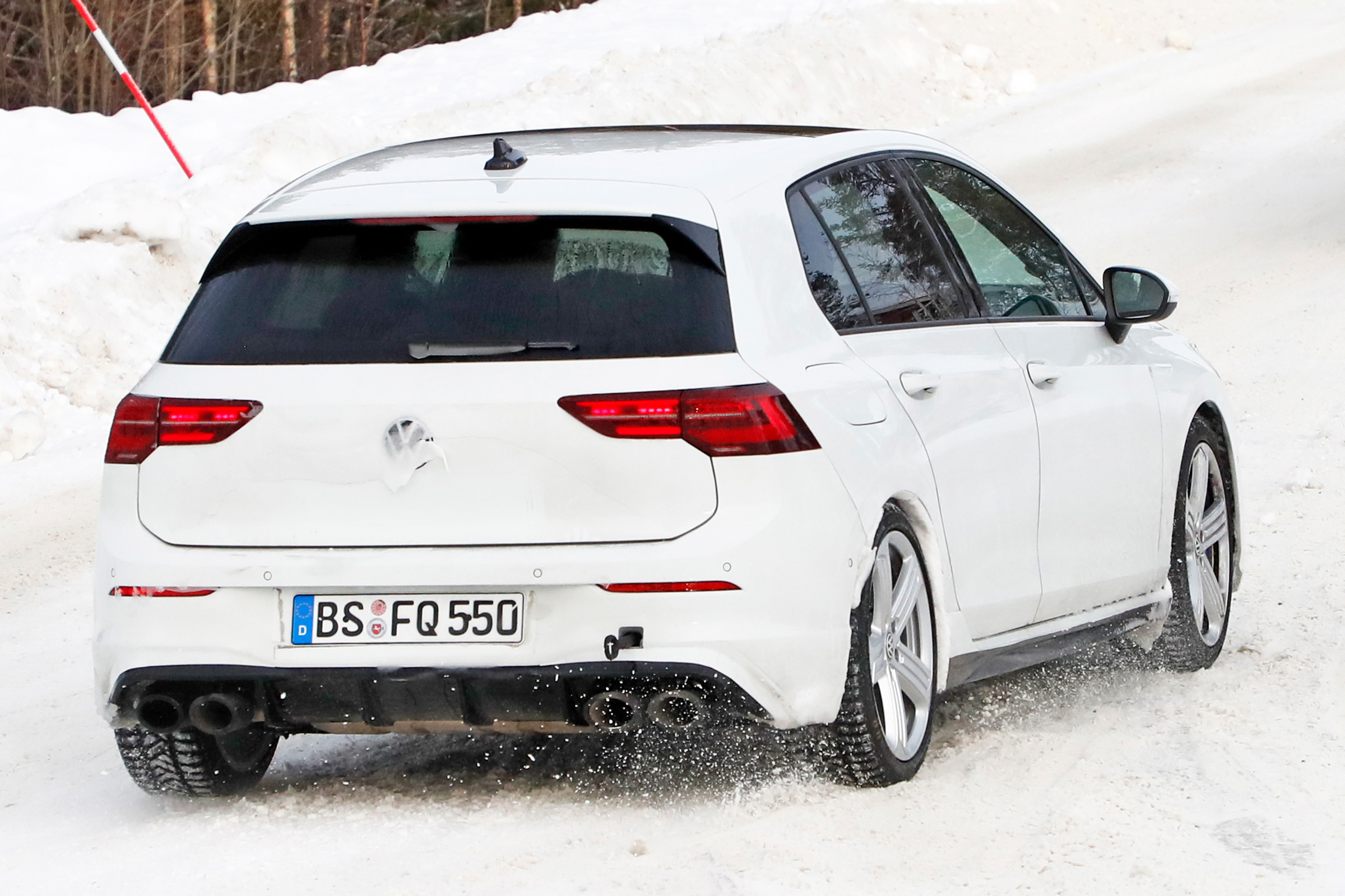 2020 Volkswagen Golf R - minimal disguise - frear 3/4 tracking