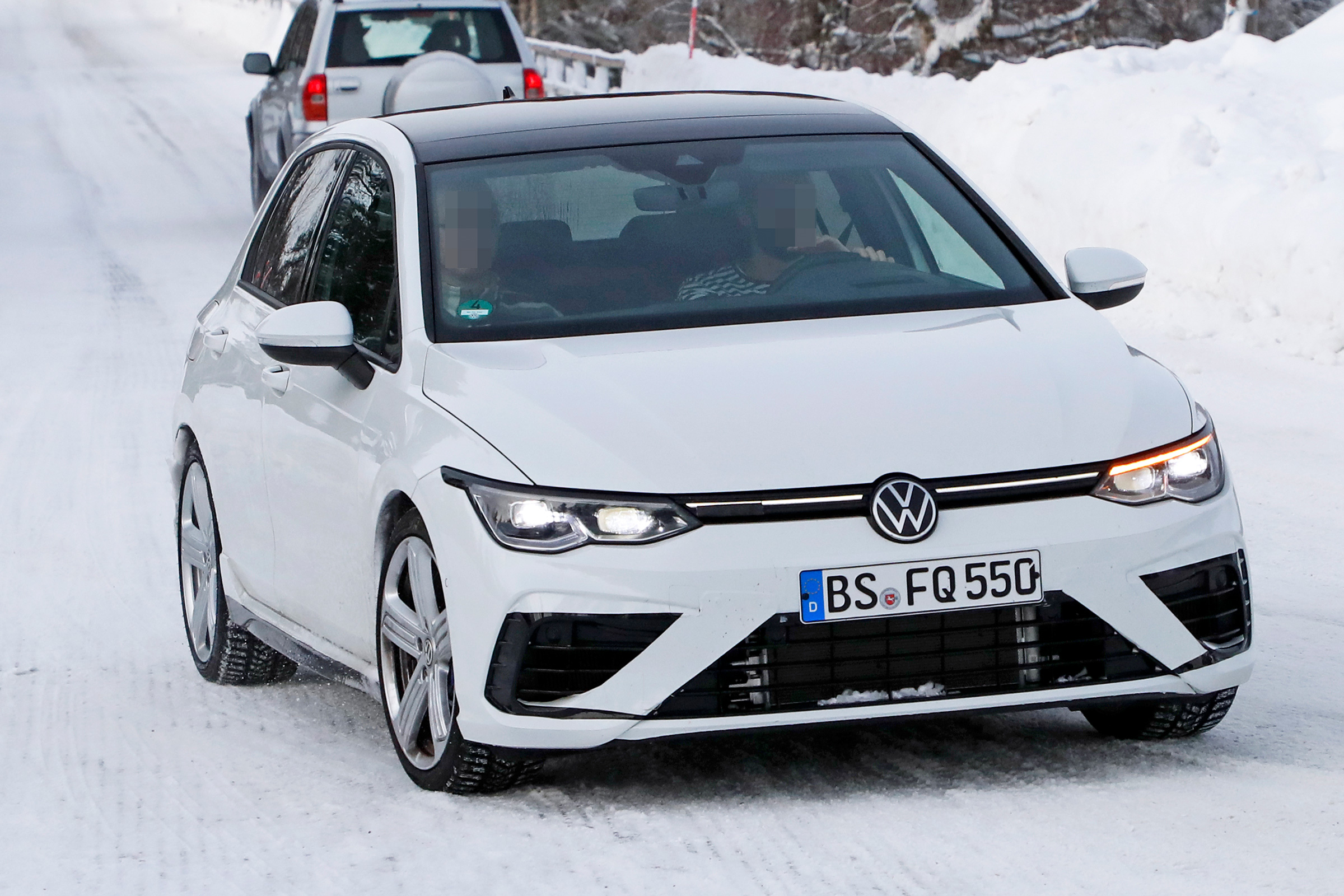 2020 Volkswagen Golf R - minimal disguise - front tracking