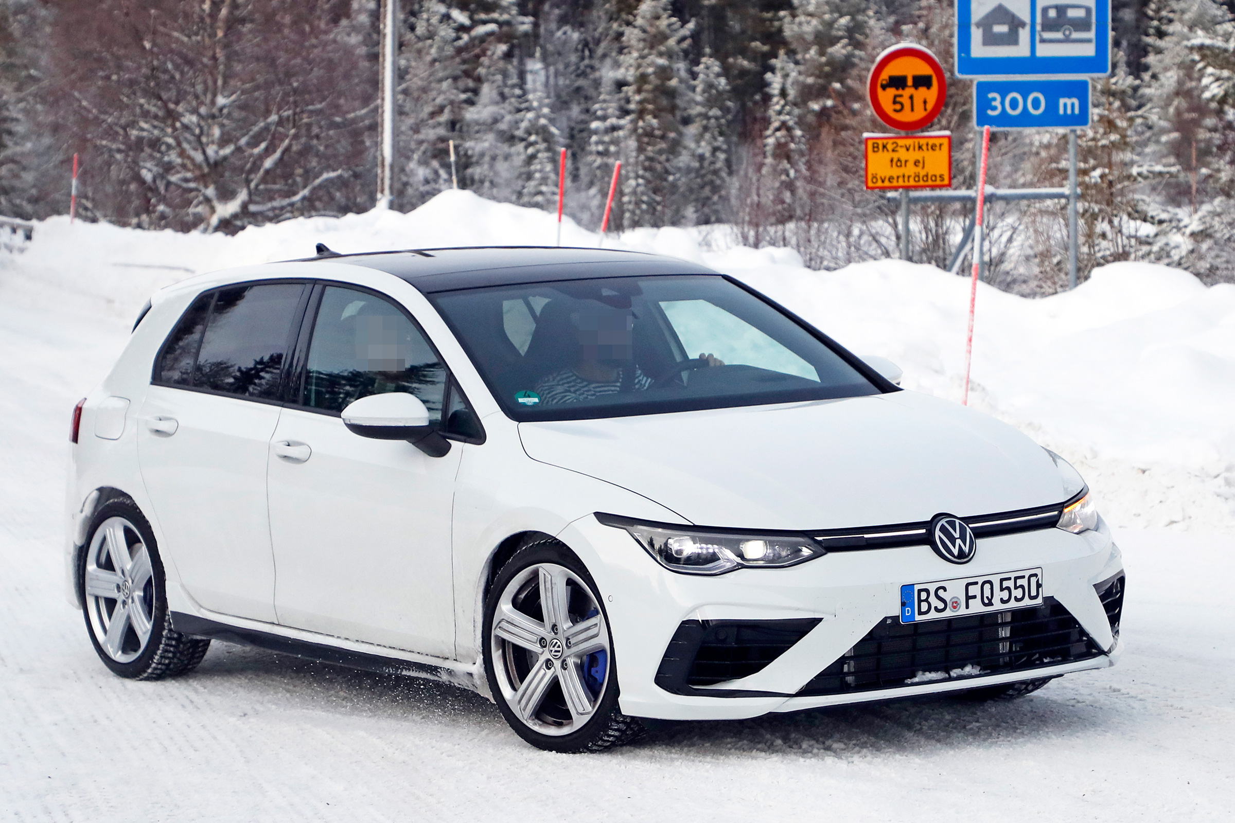 2020 Volkswagen Golf R - minimal disguise - front cornering