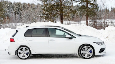 2020 Volkswagen Golf R - minimal disguise - side tracking