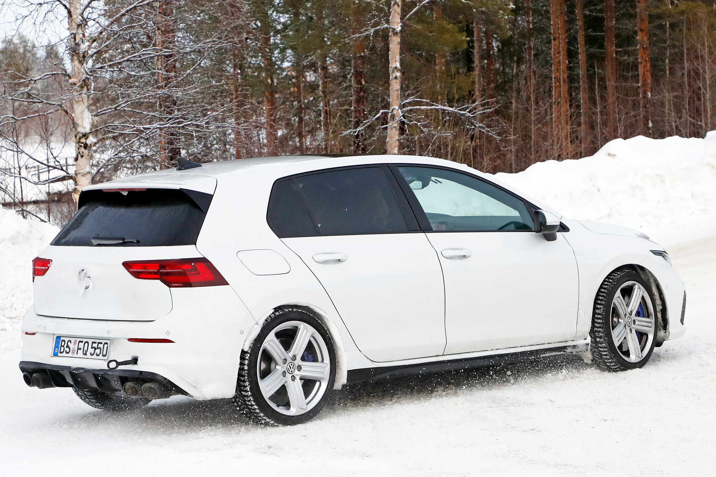 2020 Volkswagen Golf R - minimal disguise - rear tracking