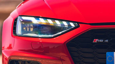Audi RS 4 Avant - headlight detail