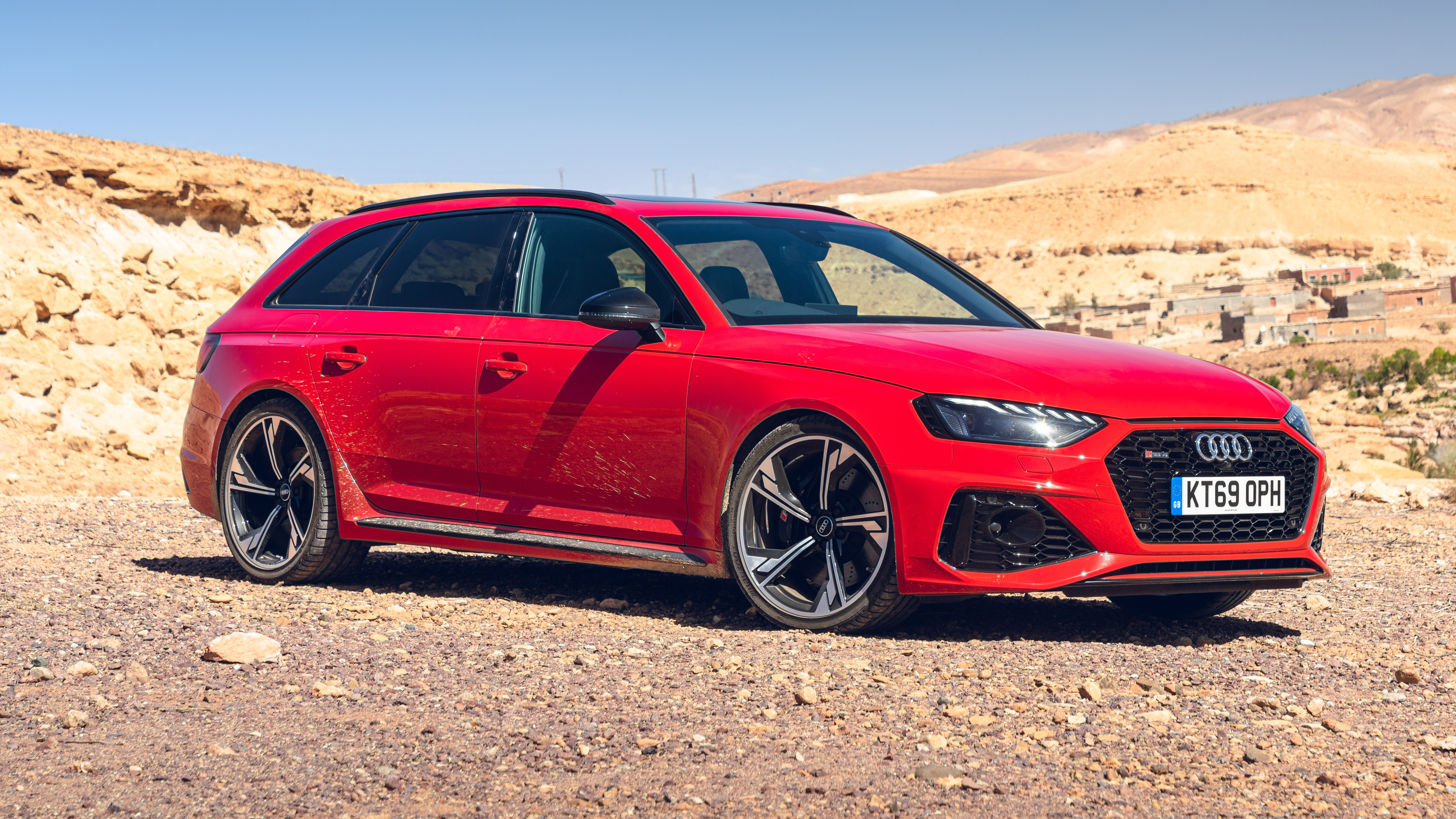 Audi RS 4 Avant - front static