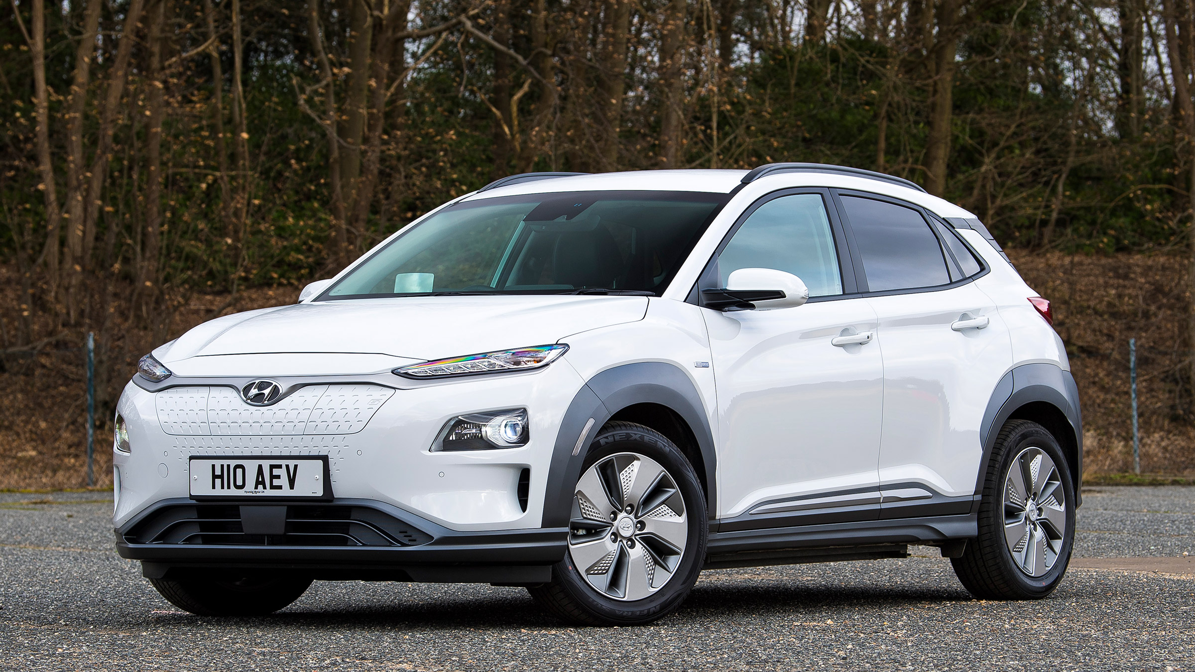 white hyundai kona electric