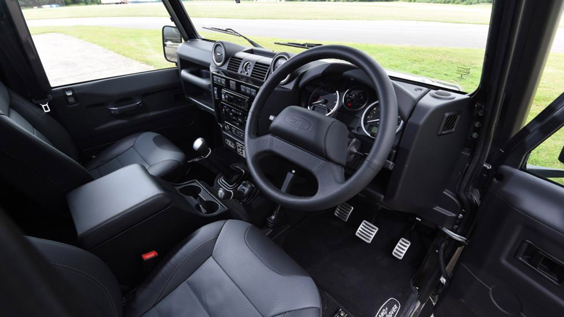 Land Rover Defender 