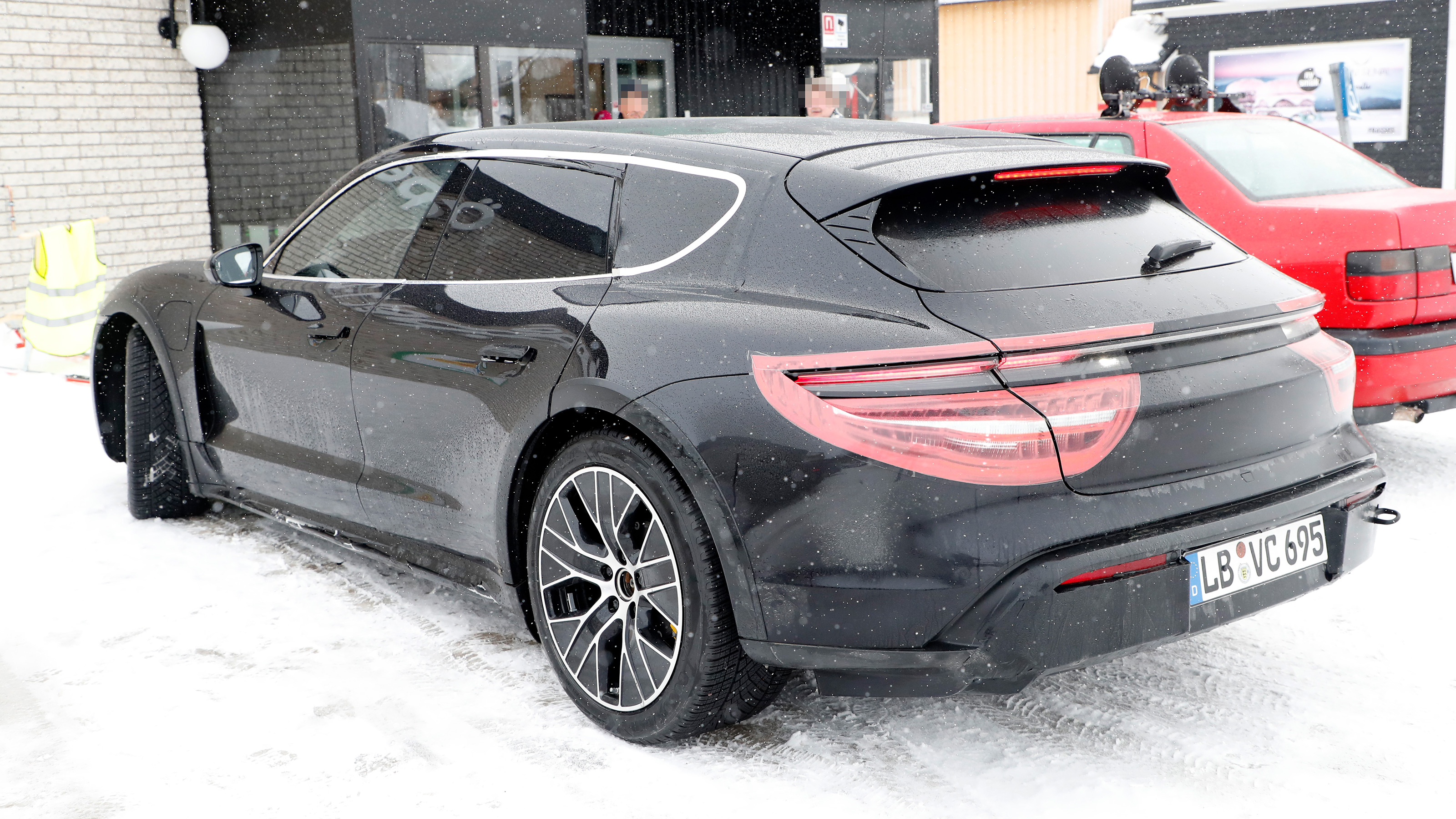 Porsche Taycan Cross Turismo