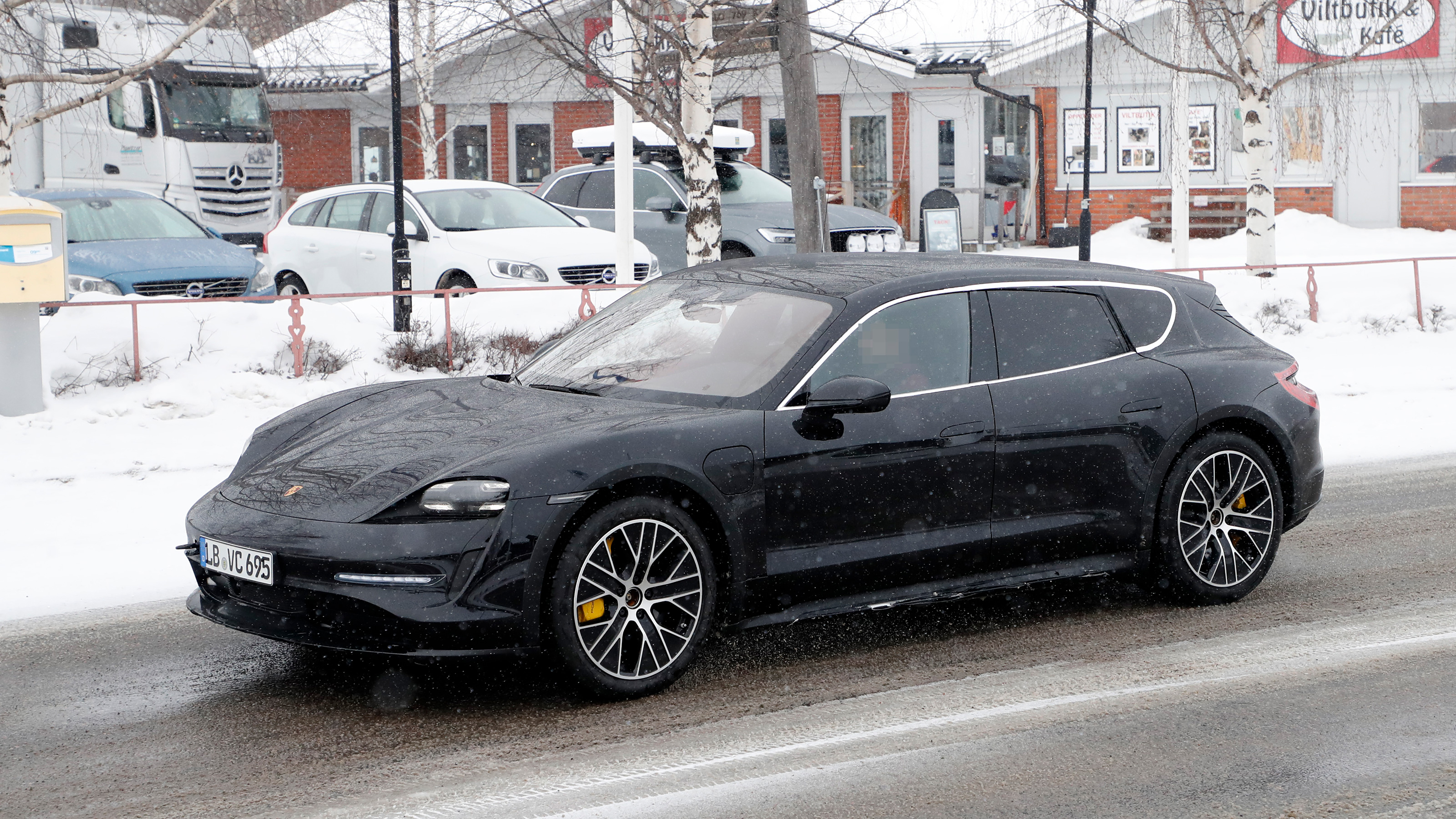 Porsche Taycan Cross Turismo