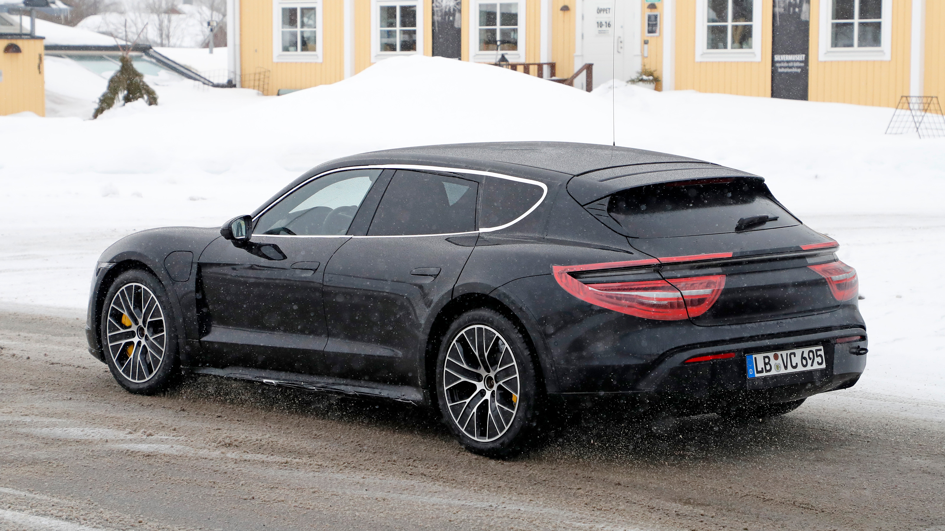 Porsche Taycan Cross Turismo