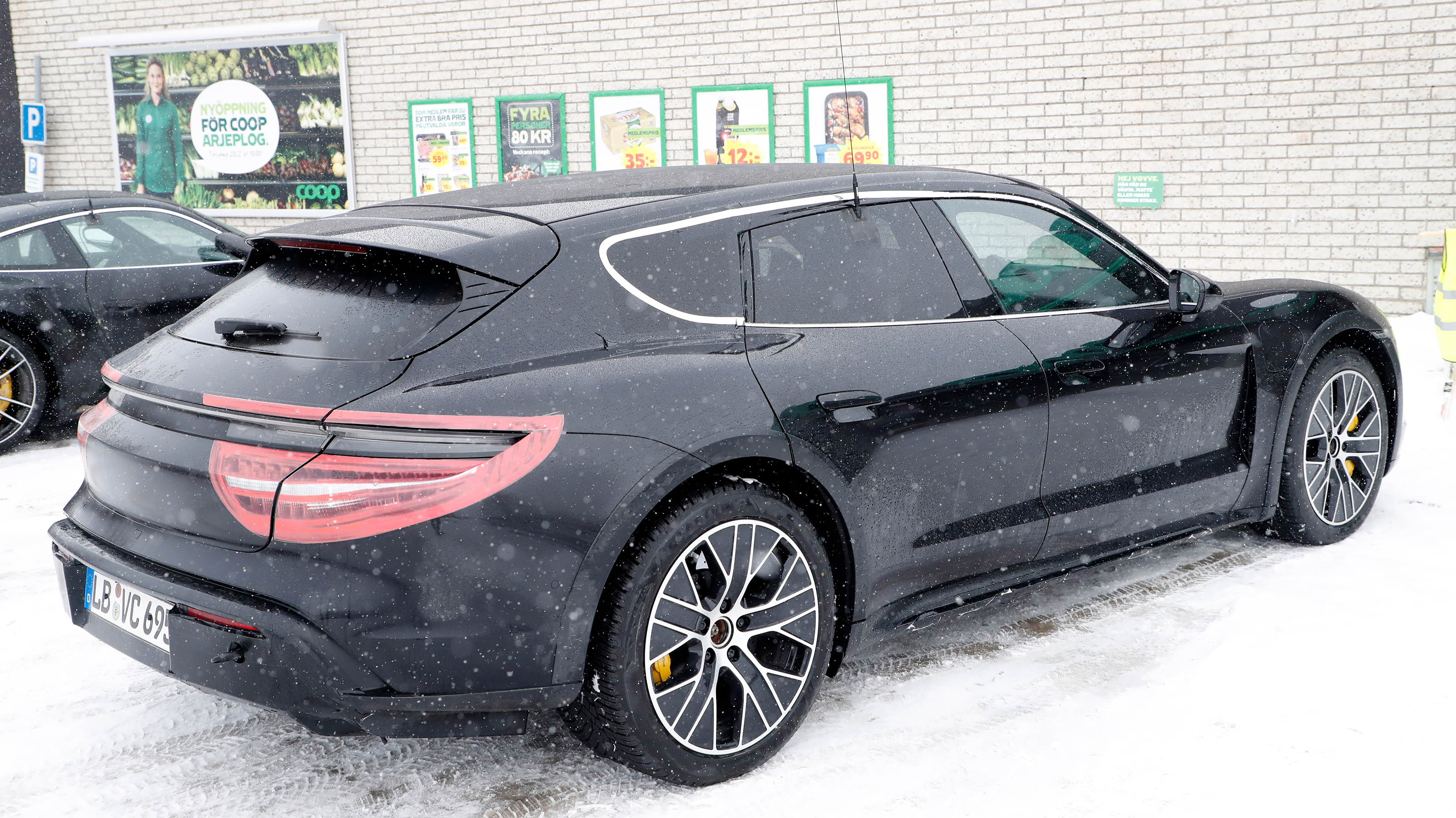 Porsche Taycan Cross Turismo