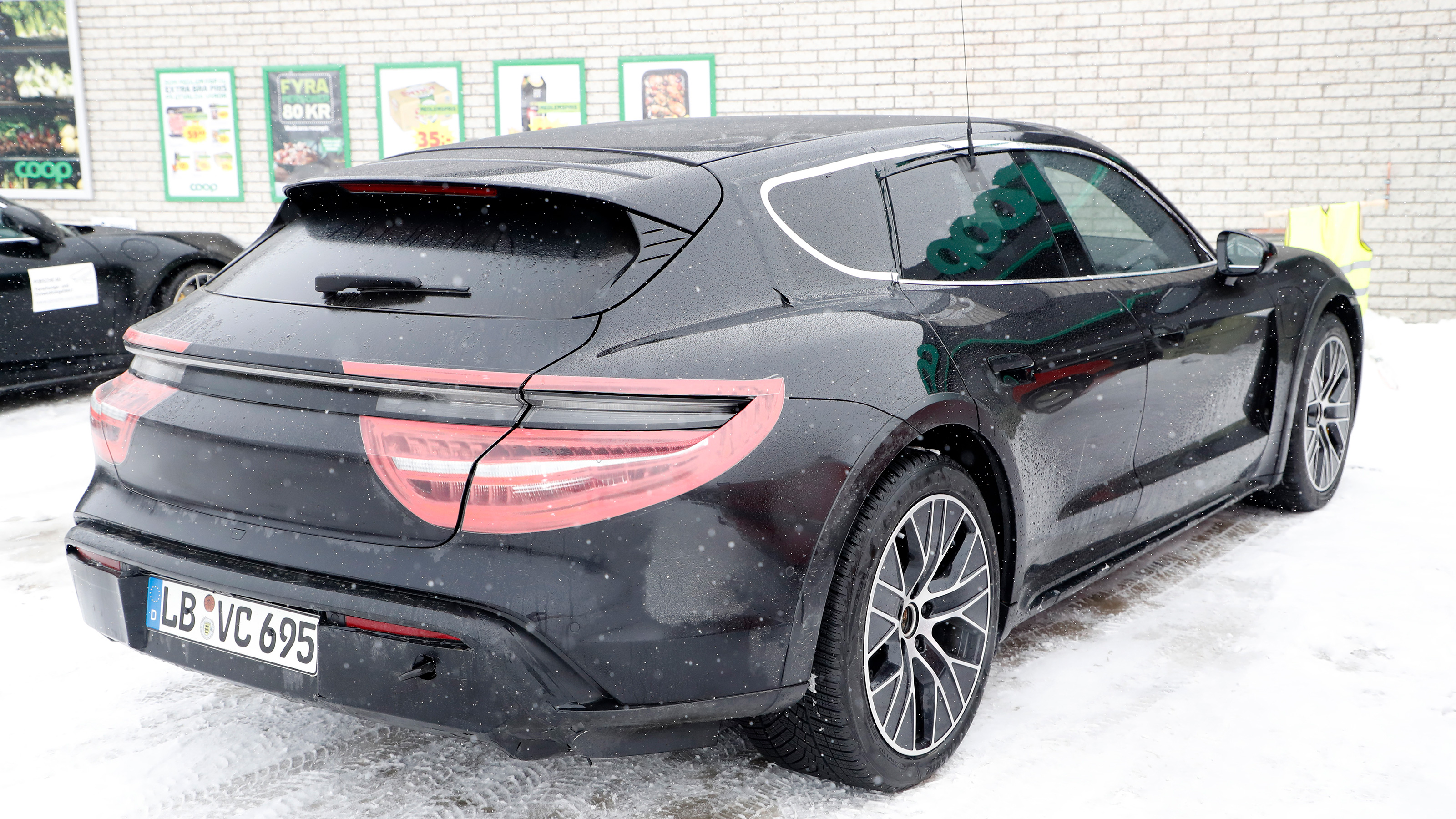 Porsche Taycan Cross Turismo