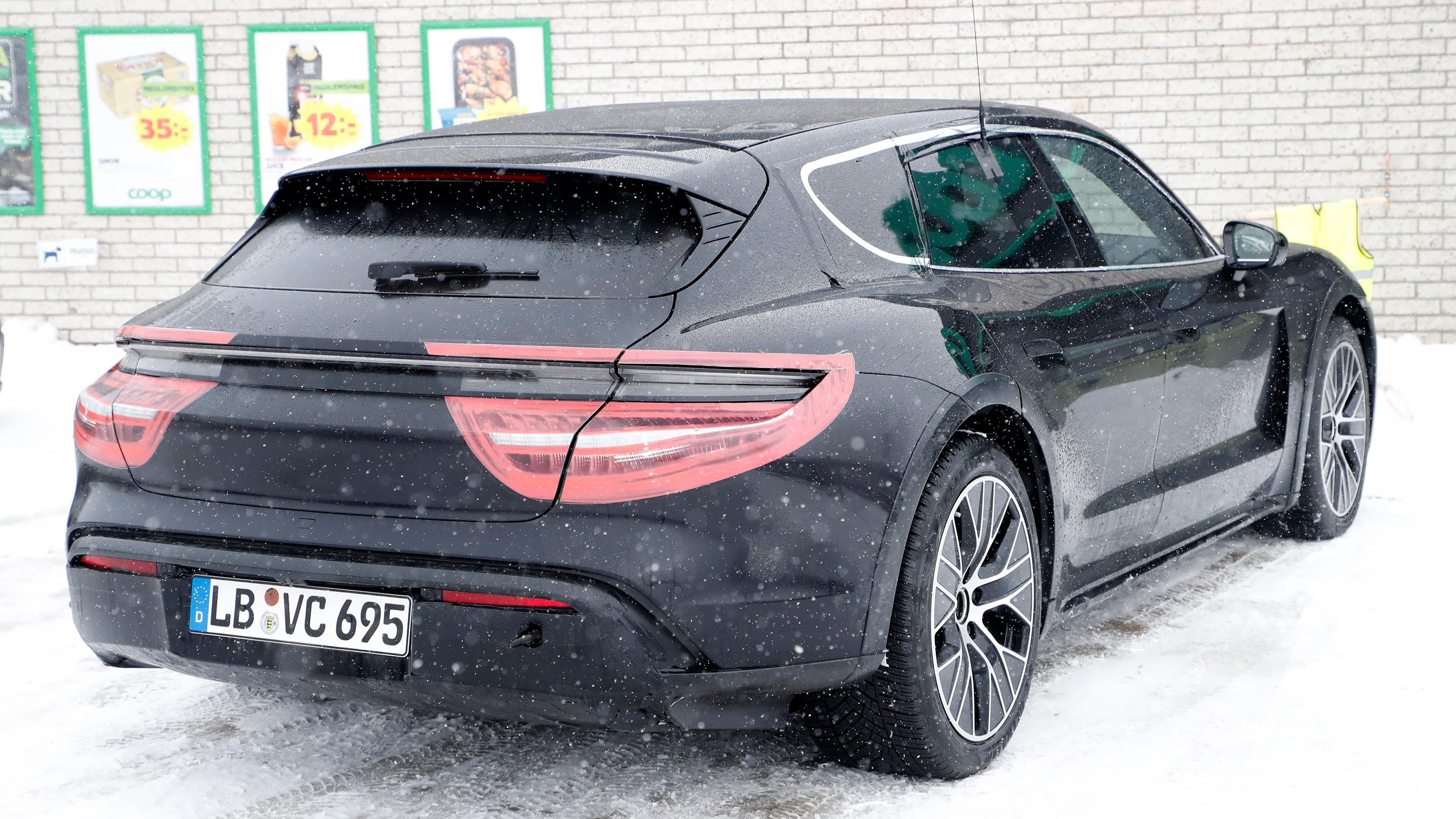 Porsche Taycan Cross Turismo