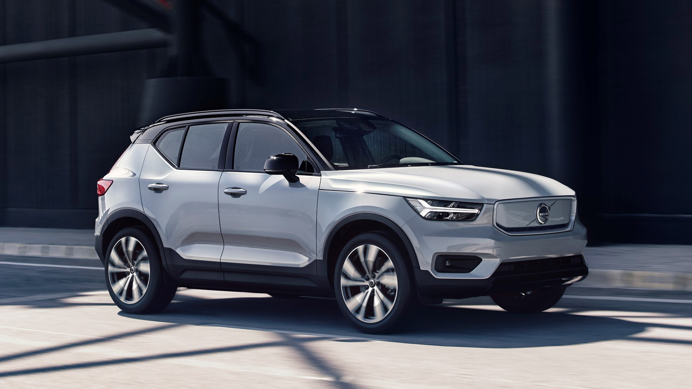 Volvo XC40 P8 Recharge - front