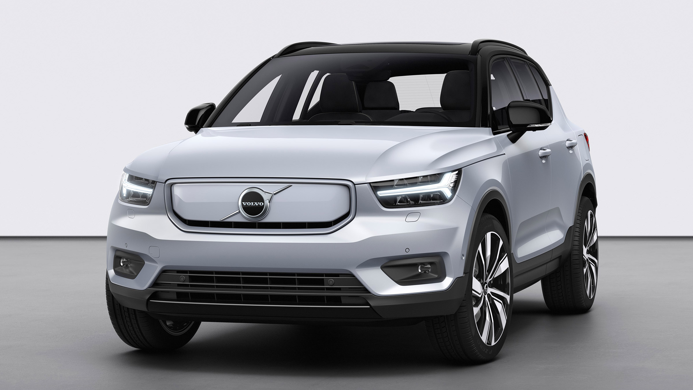 Volvo XC40 P8 Recharge - front