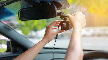 Sticking dashcam to windscreen
