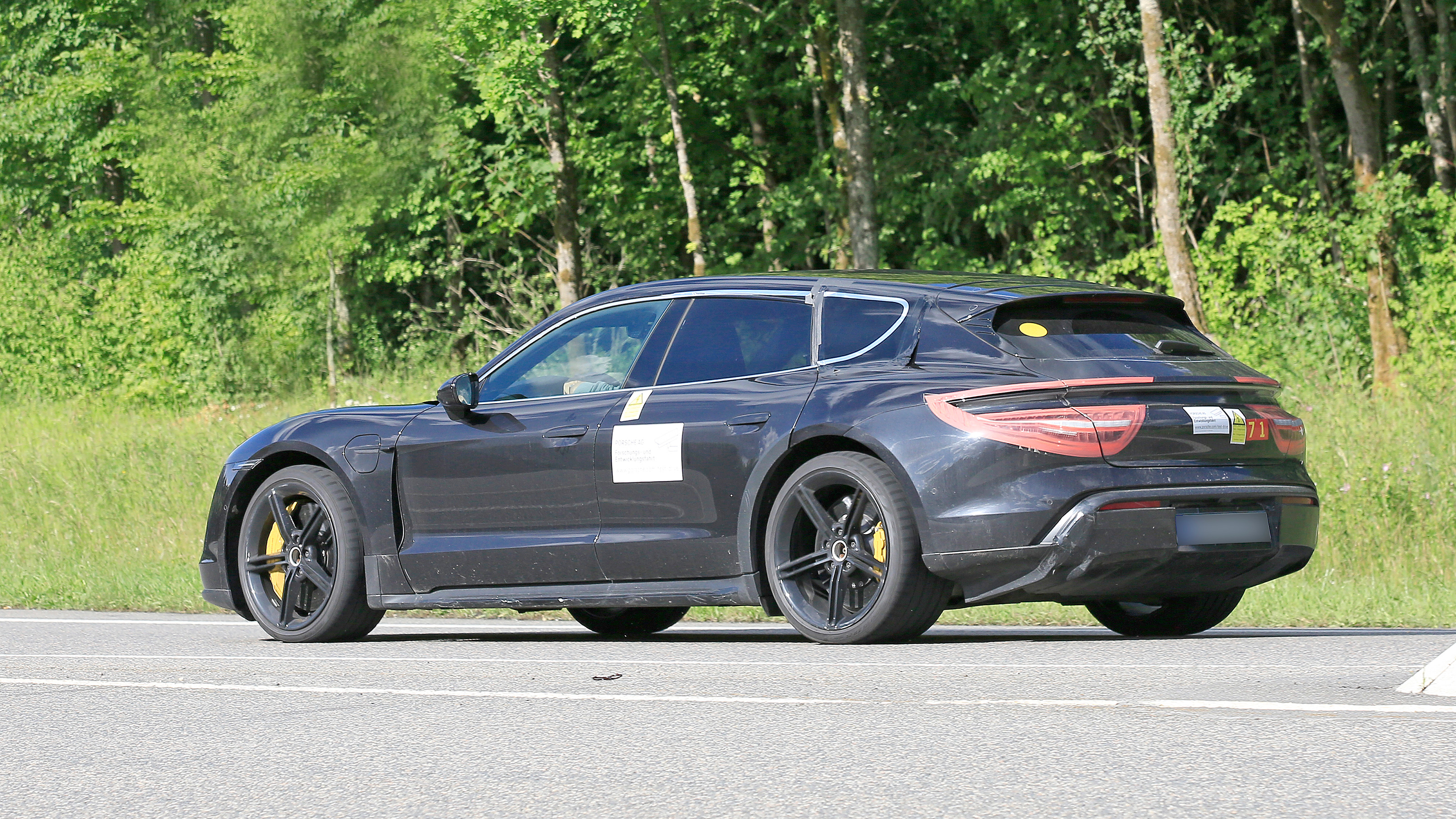 Porsche Taycan Cross Turismo