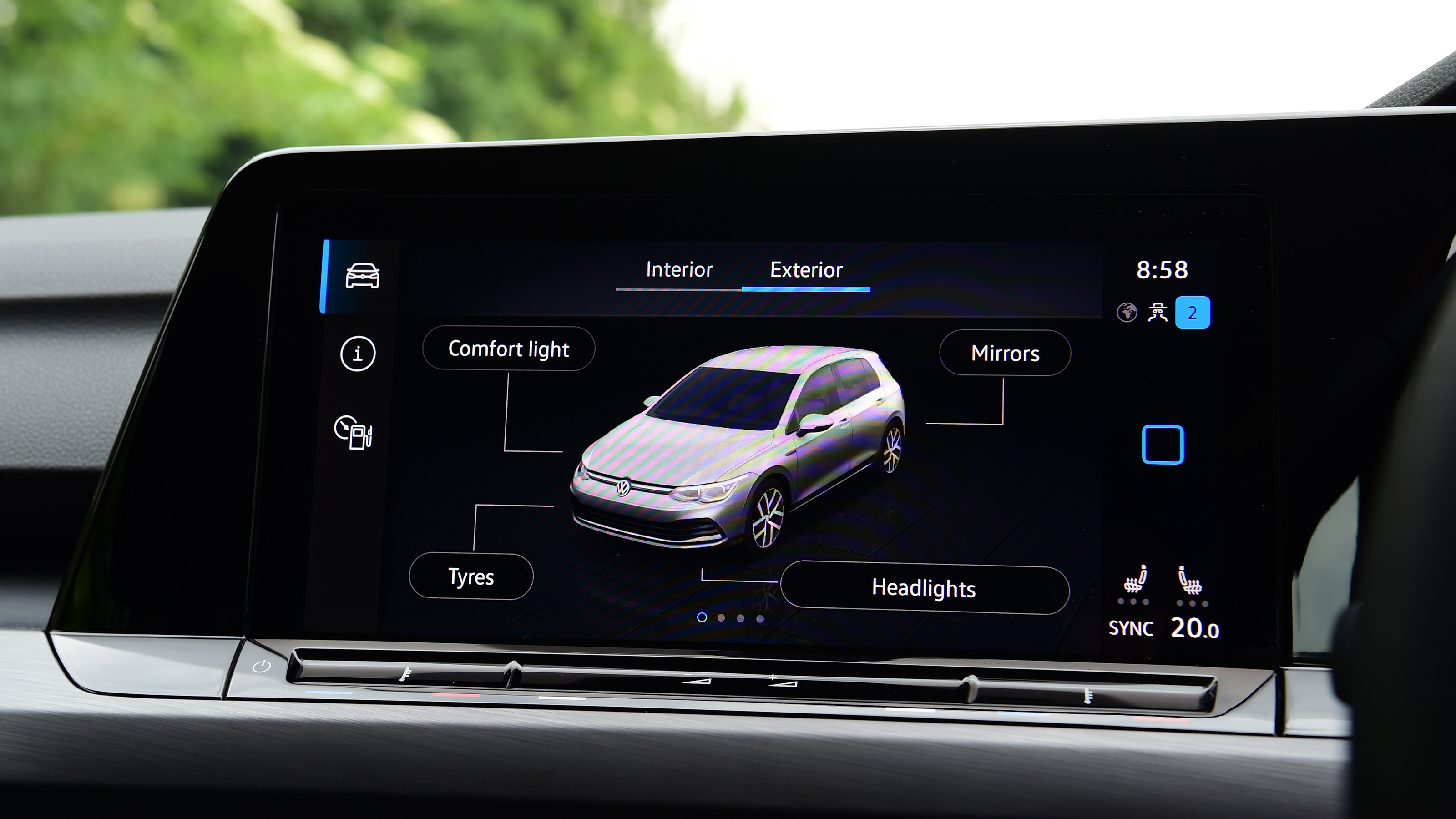 Volkswagen Golf - infotainment screen
