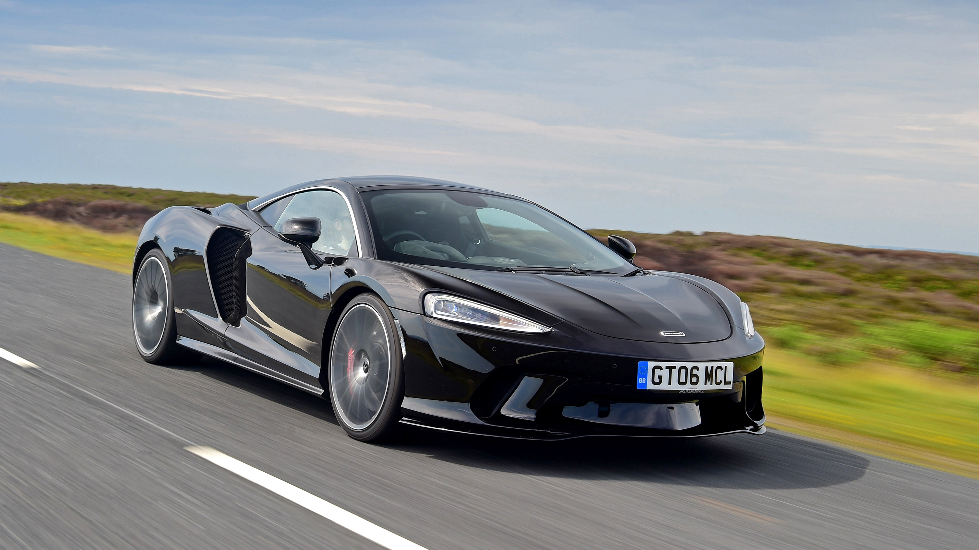 McLaren GT