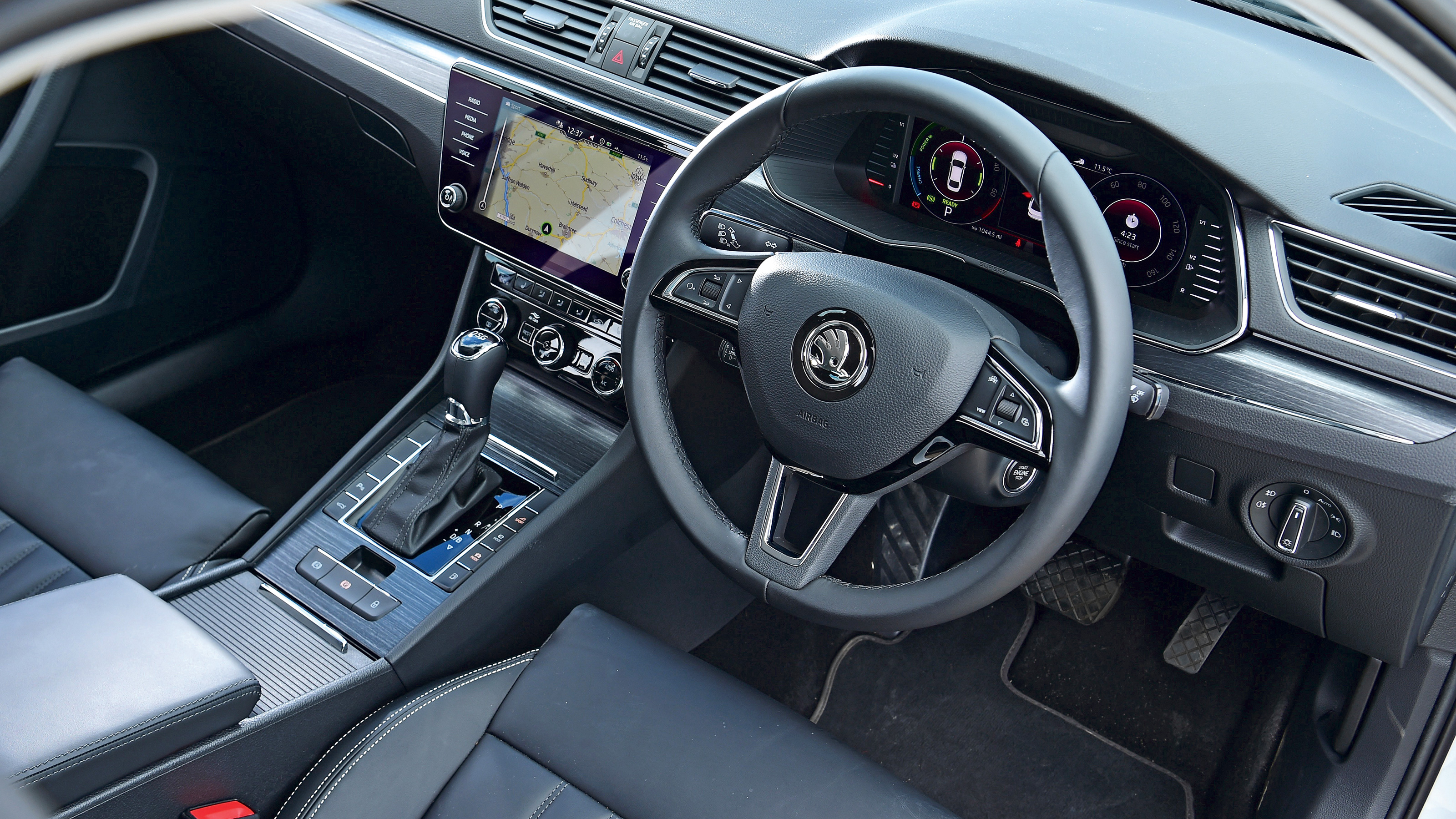 Skoda Superb iV long termer - first report dash