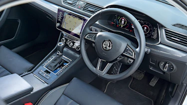 Skoda Superb iV long termer - first report dash
