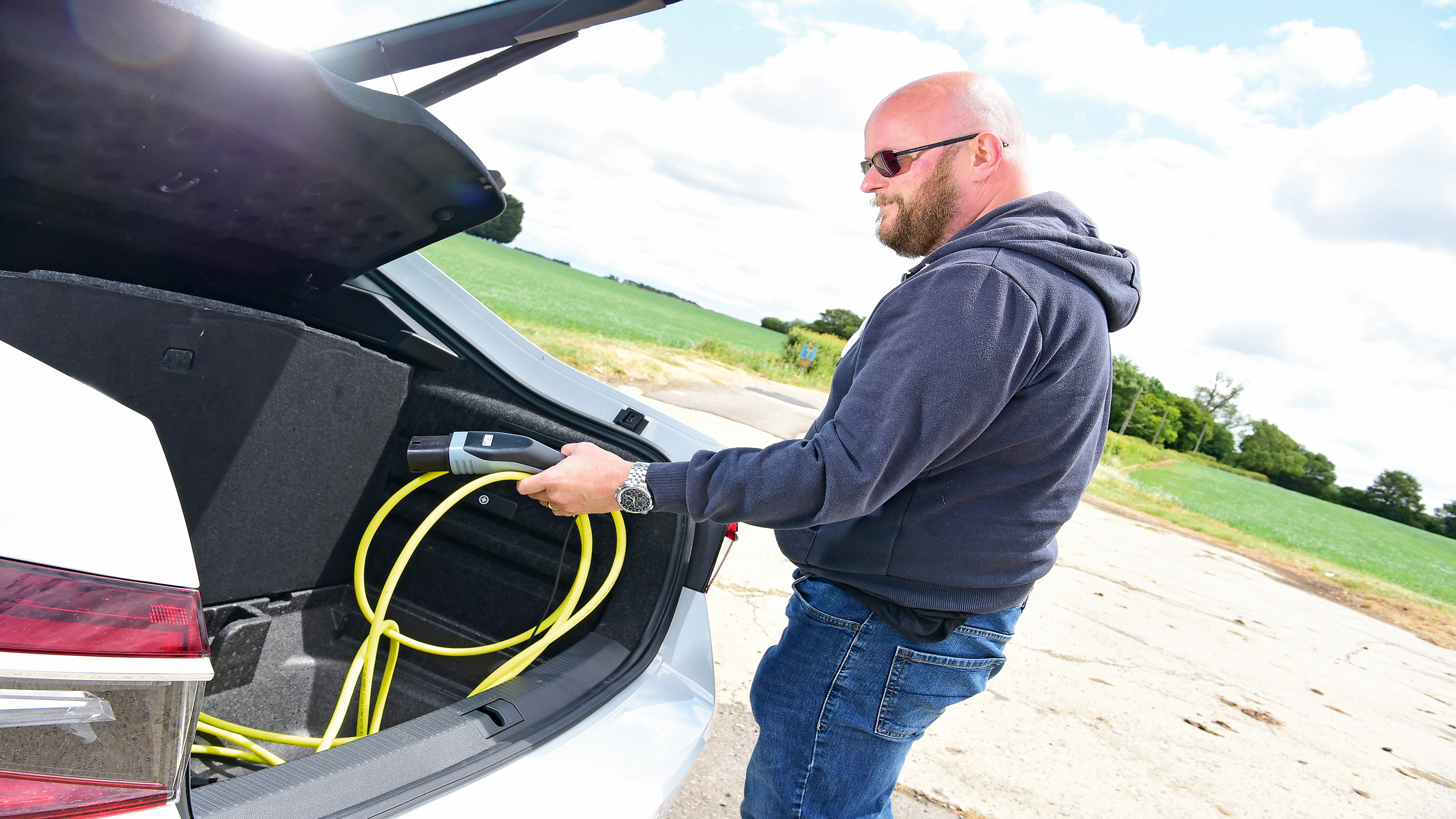 Skoda Superb iV long termer - first report charging cable