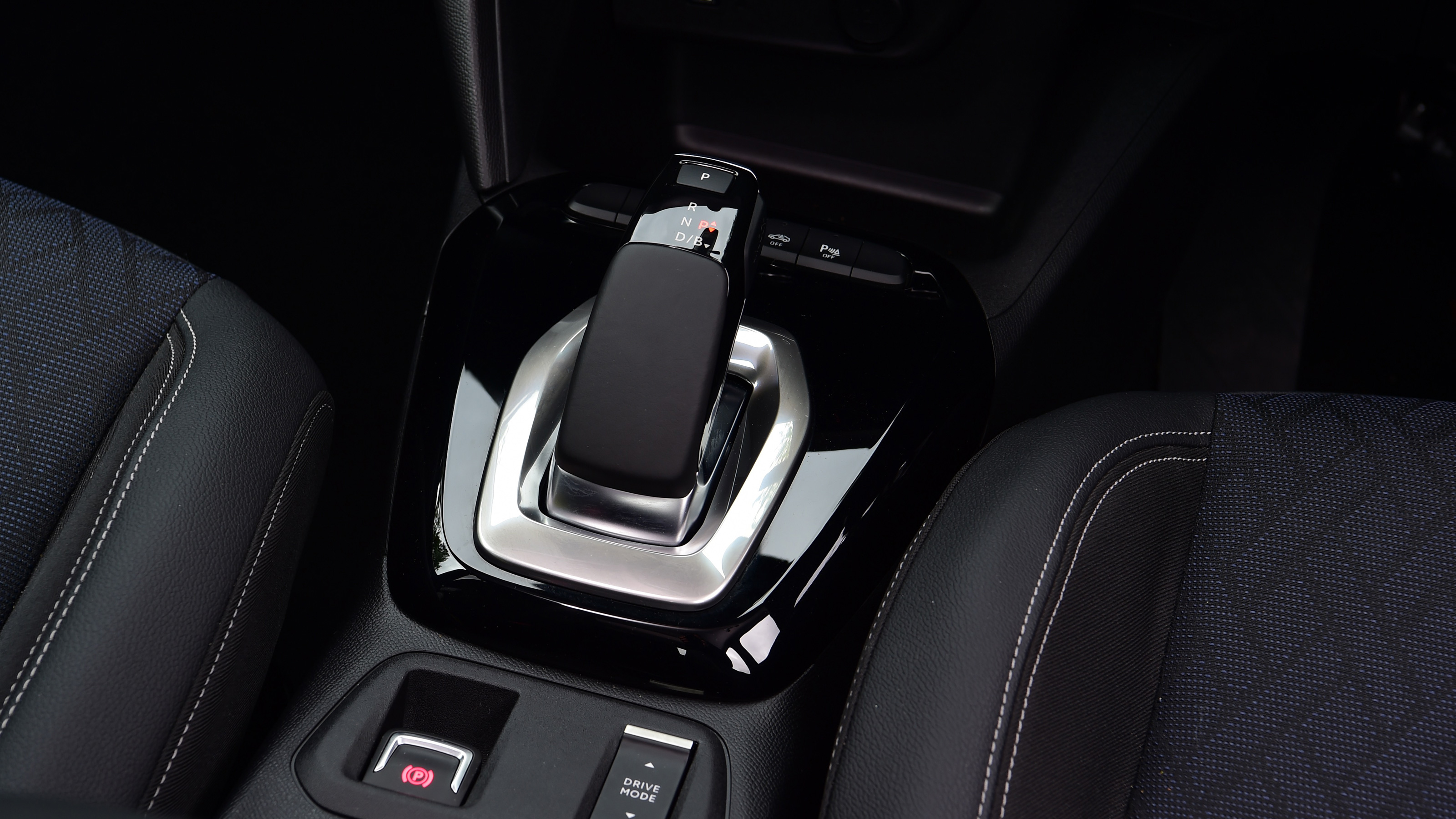 Vauxhall Corsa-e - gear selector