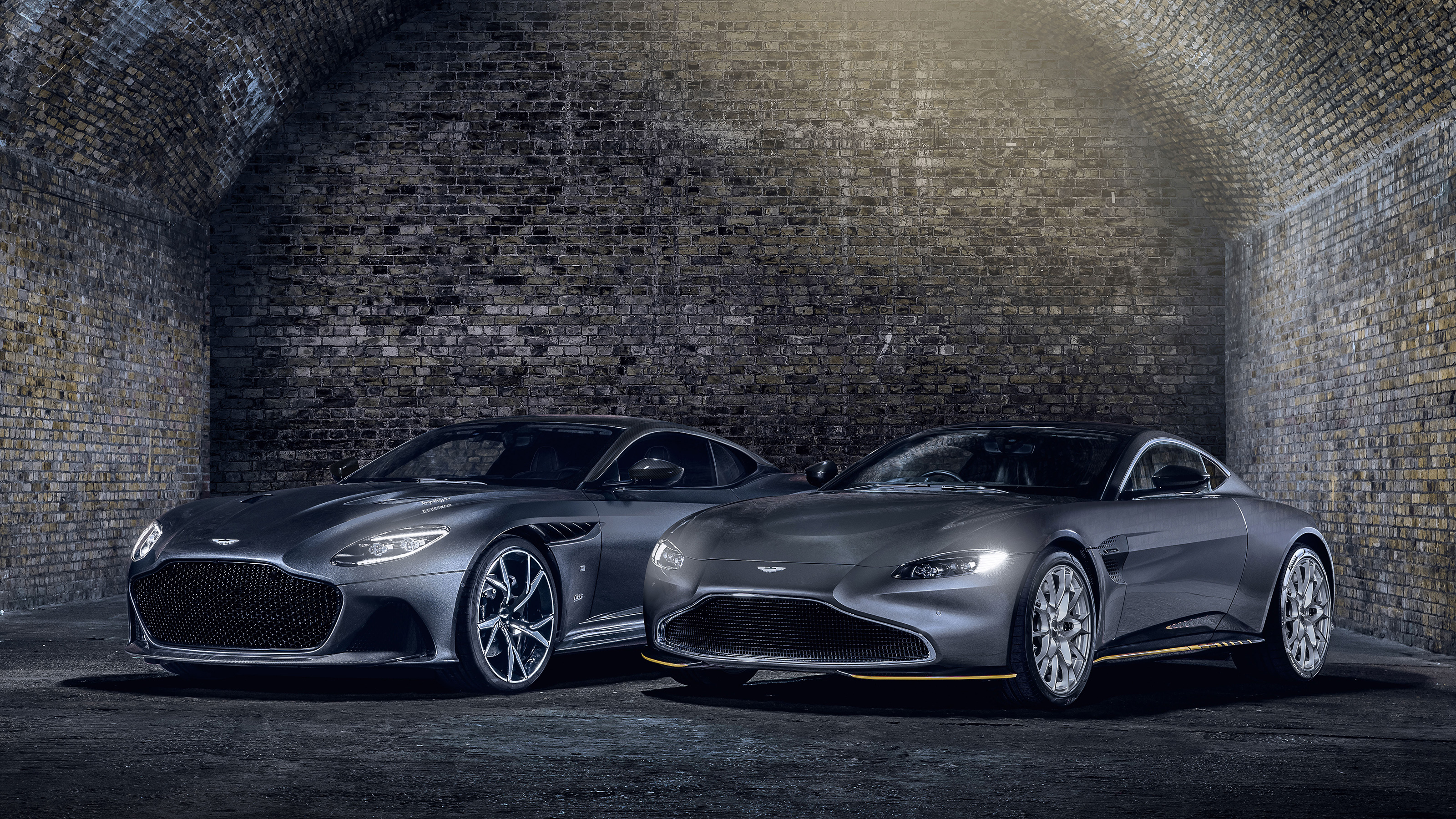 Aston Martin DBS Vantange 00