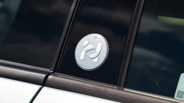 Fiat 500 Hybrid - door pillar badge
