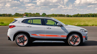 BMW X2 M Mesh Edition - side action