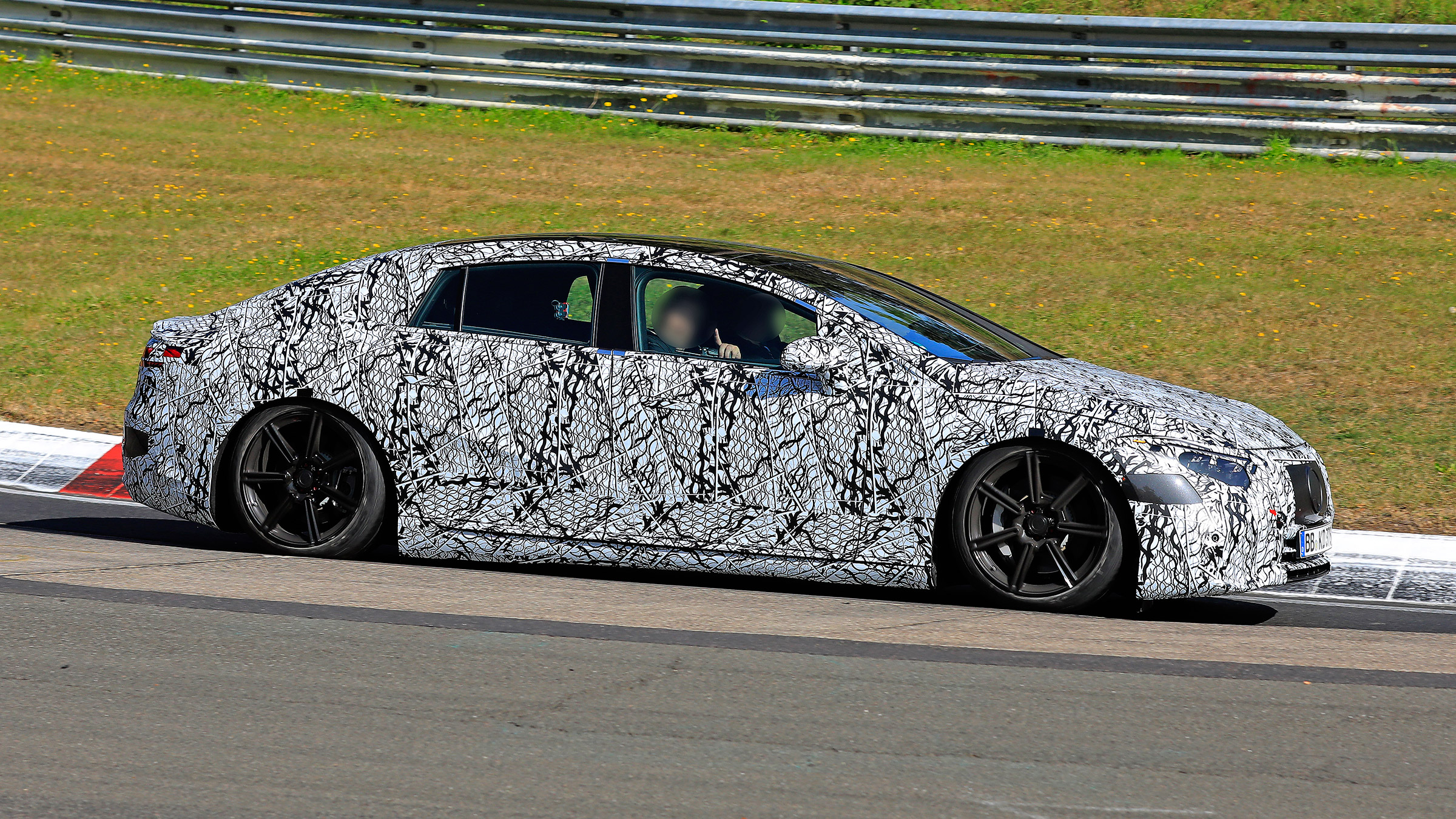 Mercedes EQS spyshot 4