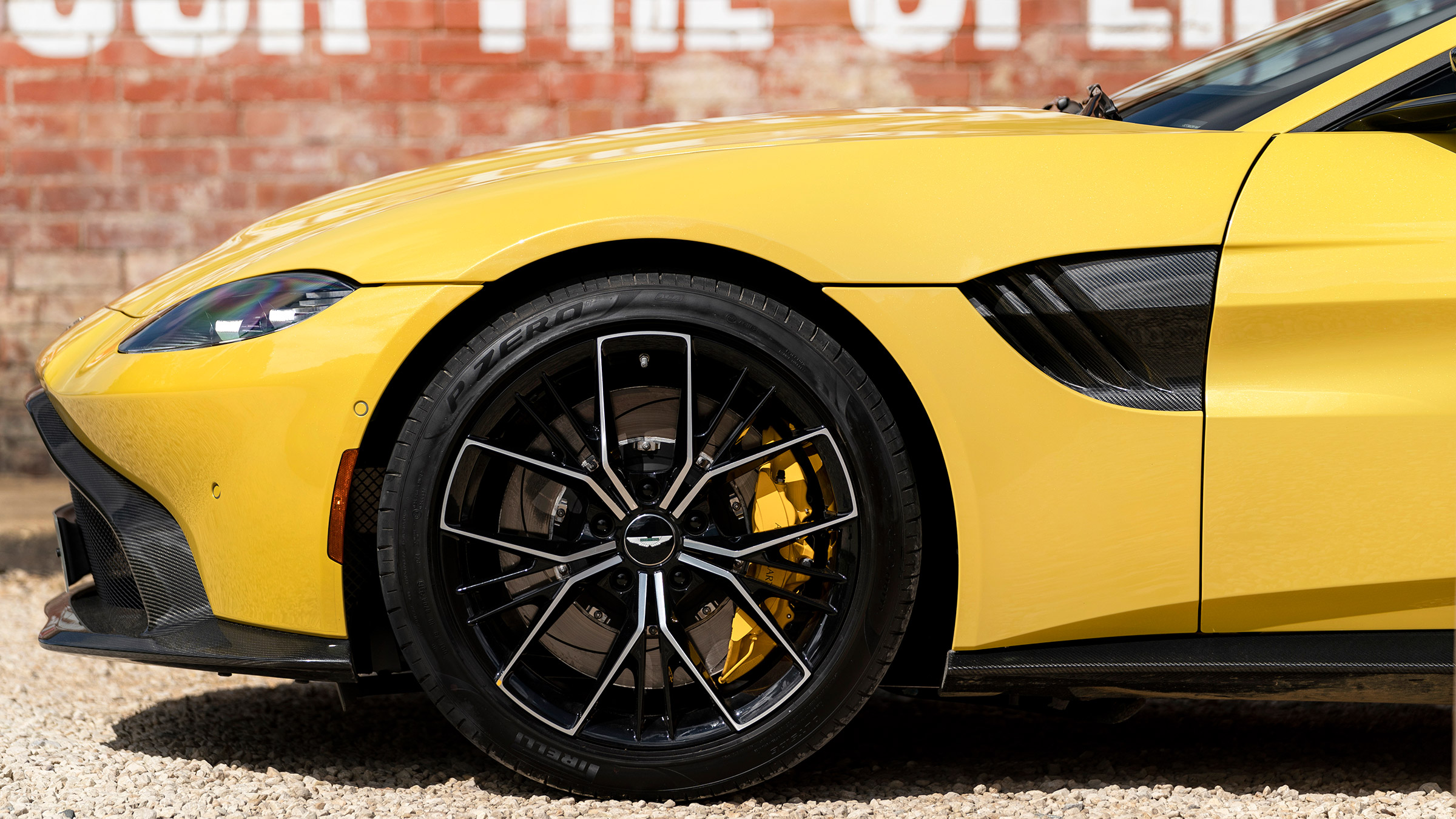 Aston Martin Vantage Roadster