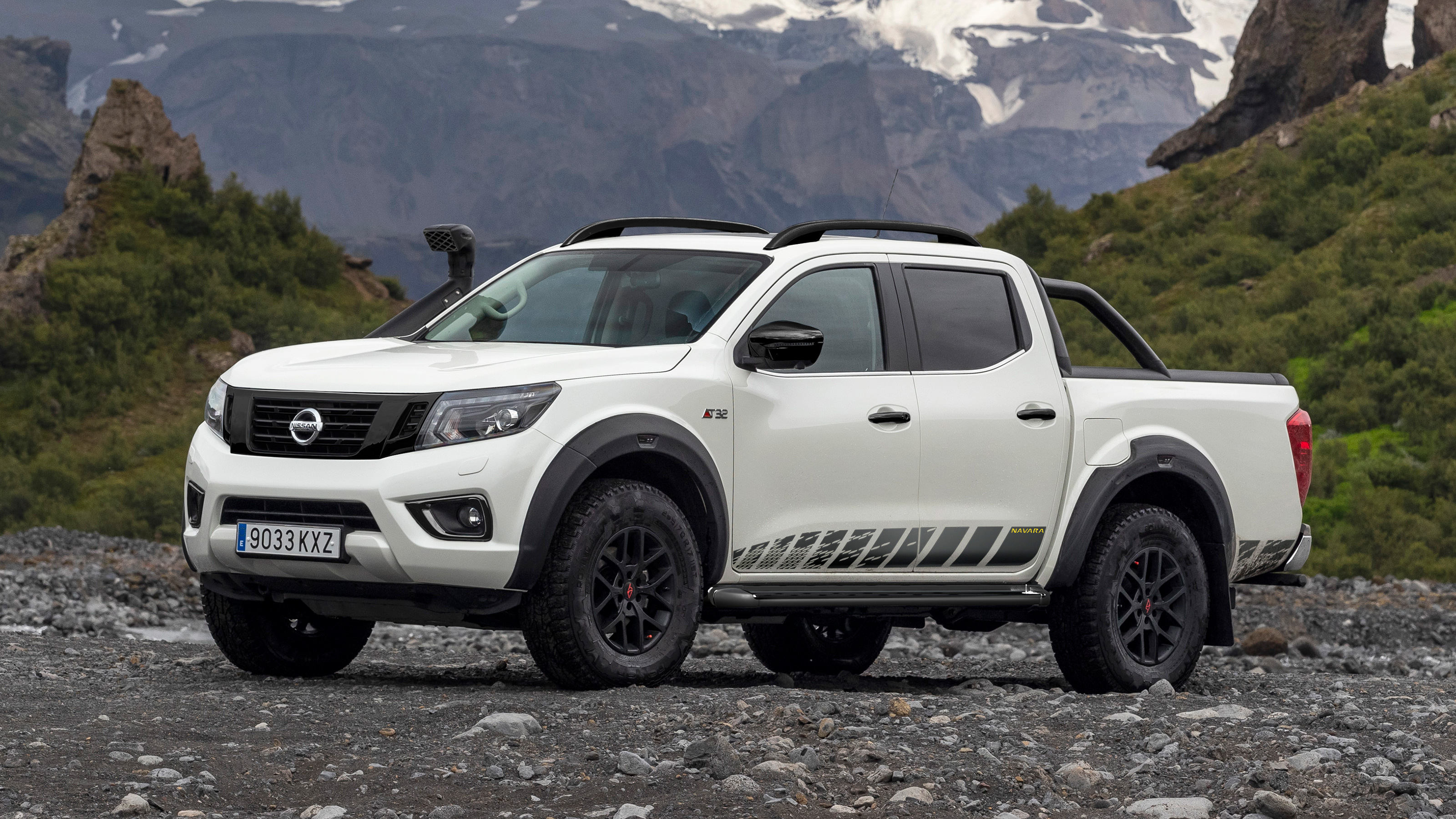 Nissan Navara AT-32 - main image