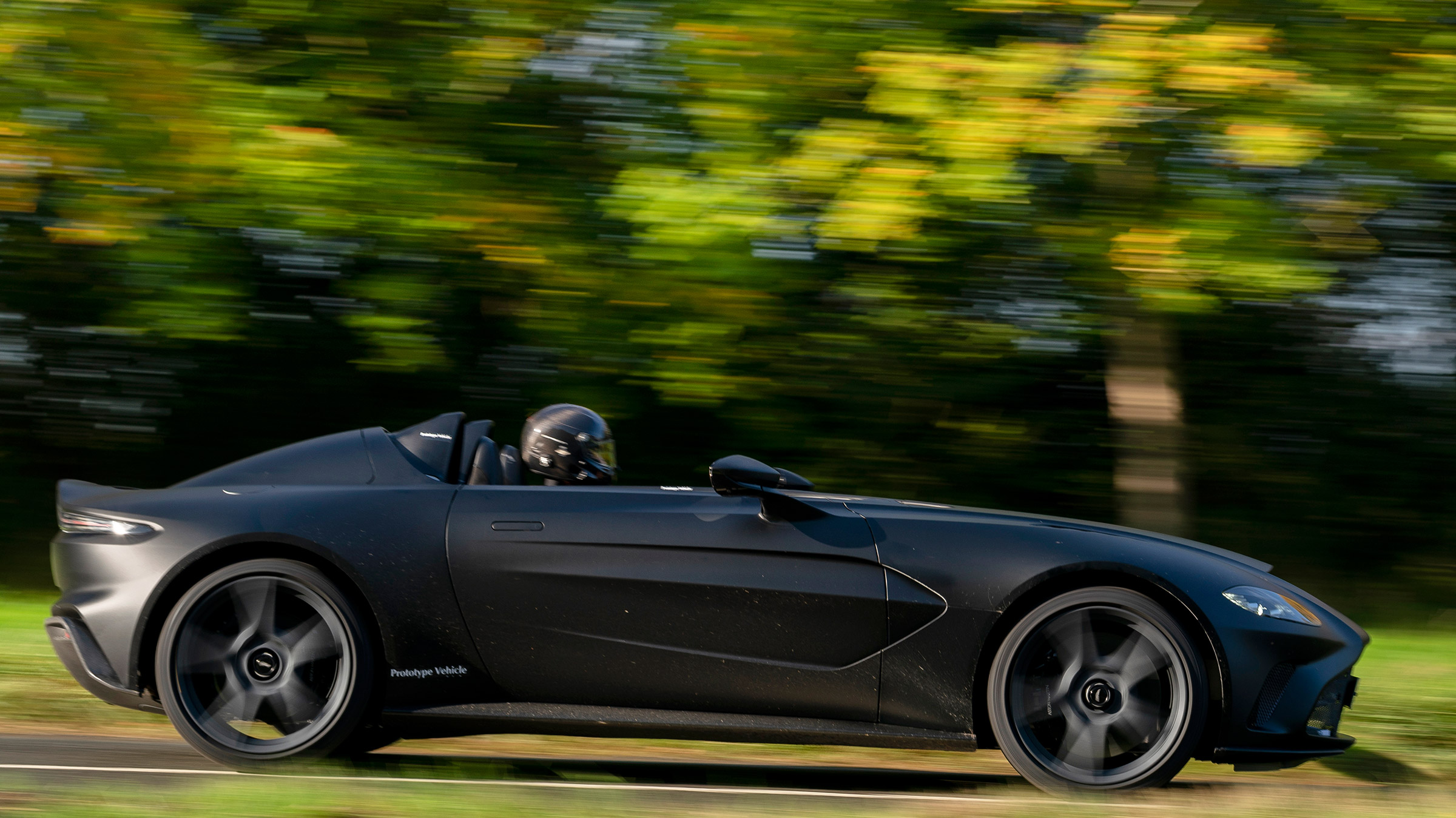Aston Martin V12 Speedster - side