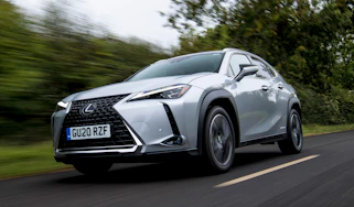 Lexus UX - front tracking