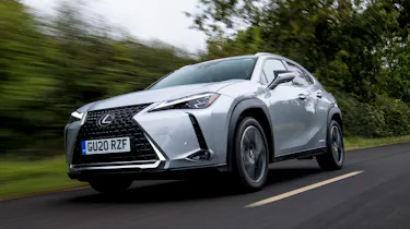Lexus UX - front tracking